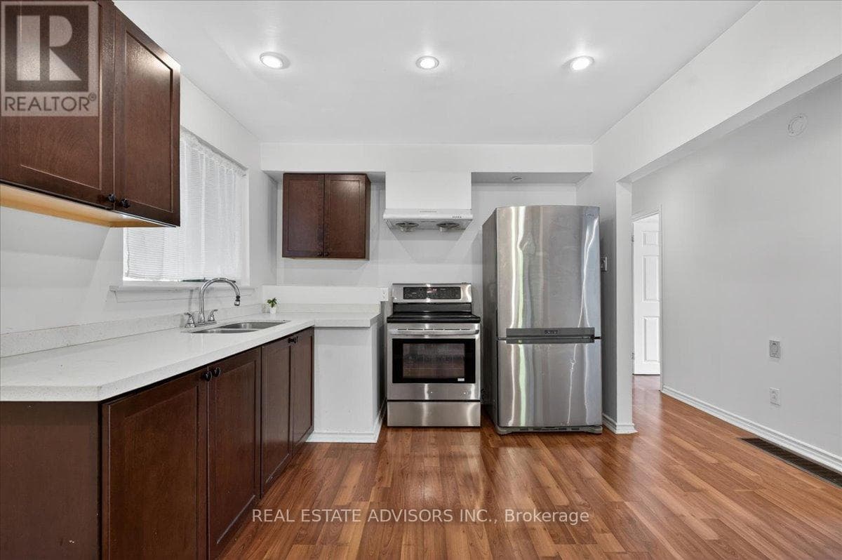Large Brampton East bungalow with separate side entrance and second basement kitchen 16