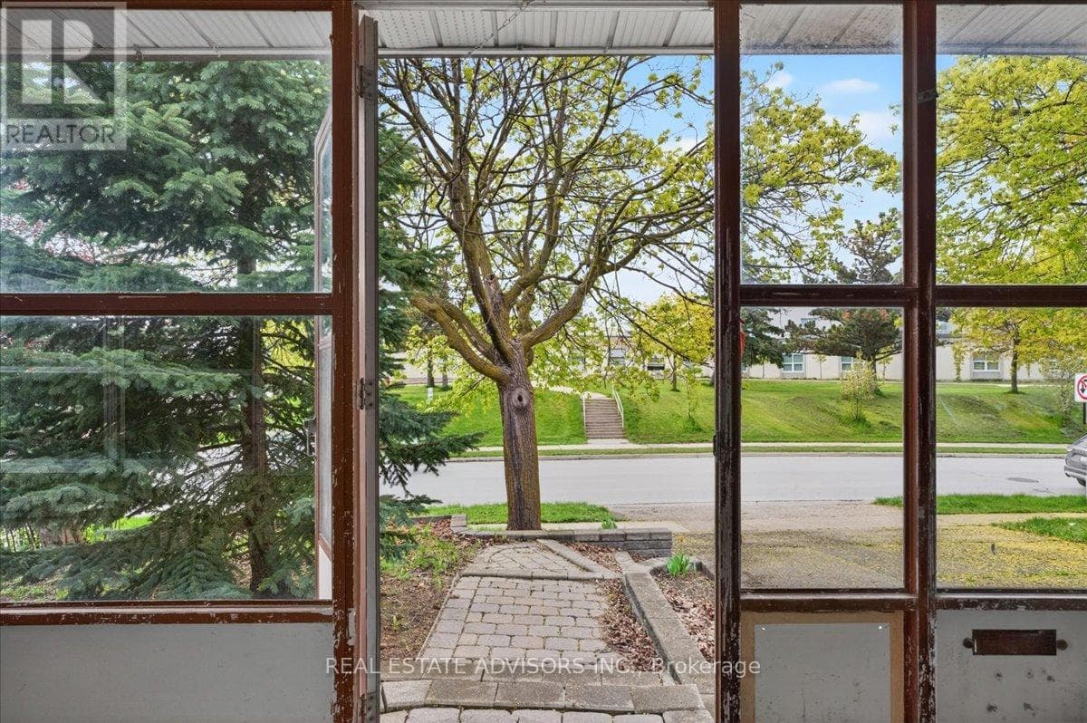 Large Brampton East bungalow with separate side entrance and second basement kitchen 2