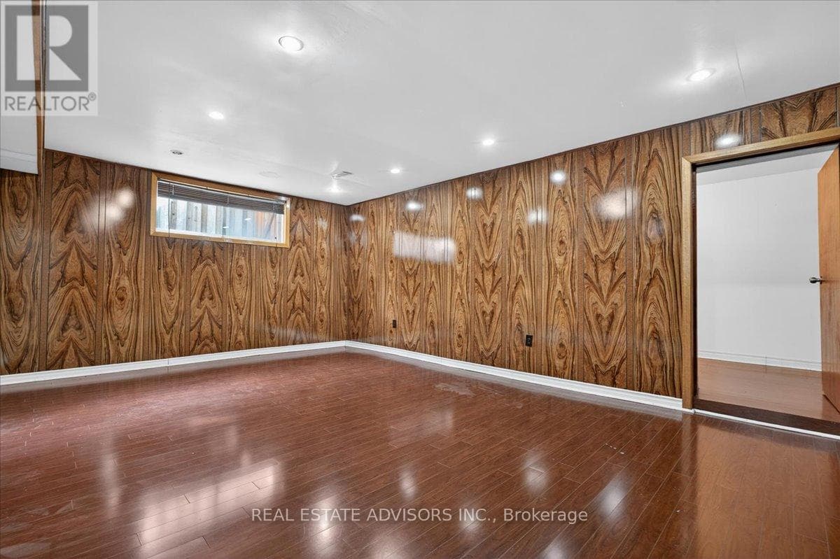 Large Brampton East bungalow with separate side entrance and second basement kitchen 24