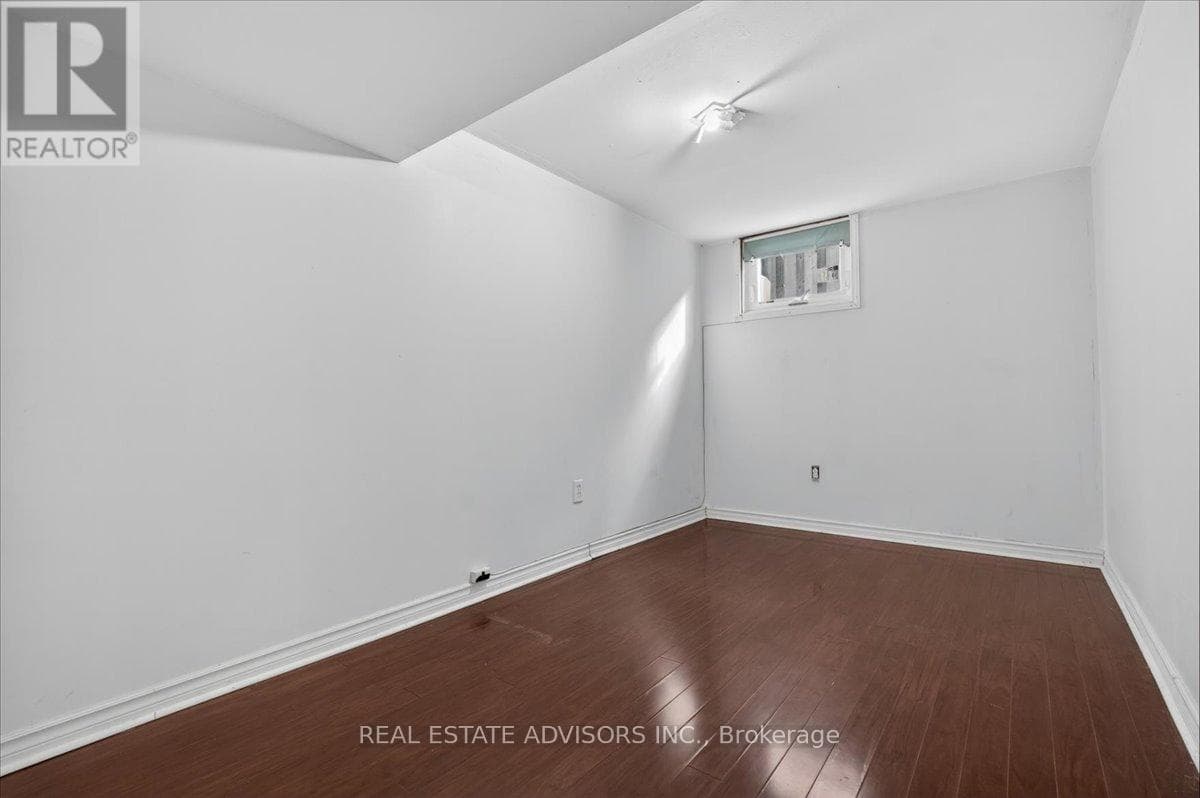 Large Brampton East bungalow with separate side entrance and second basement kitchen 28