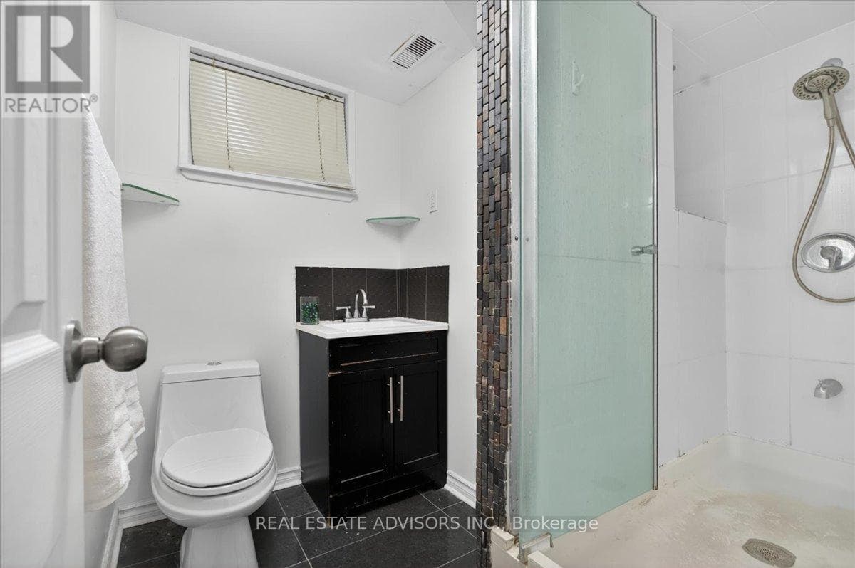 Large Brampton East bungalow with separate side entrance and second basement kitchen 32