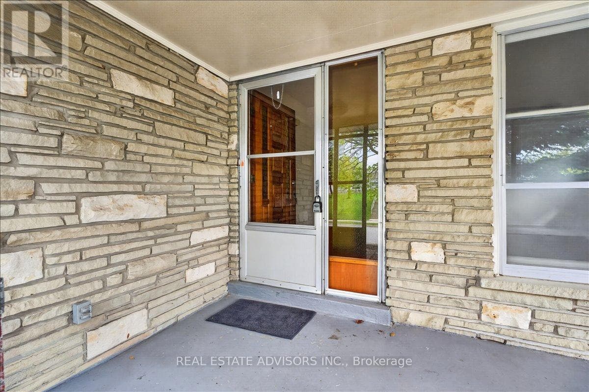 Large Brampton East bungalow with separate side entrance and second basement kitchen 34