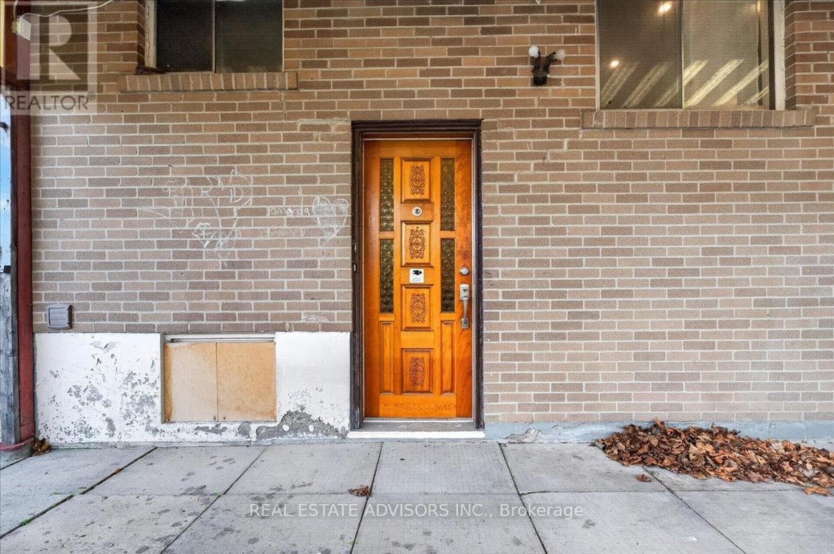 Large Brampton East bungalow with separate side entrance and second basement kitchen 36