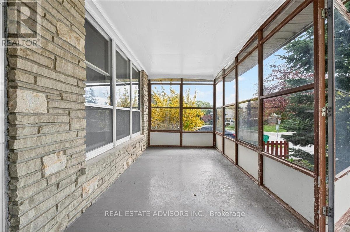 Large Brampton East bungalow with separate side entrance and second basement kitchen 39