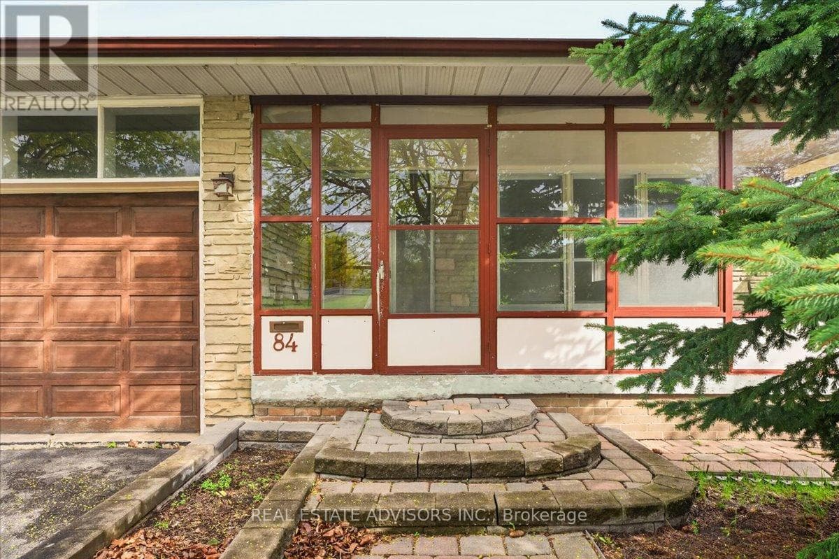 Large Brampton East bungalow with separate side entrance and second basement kitchen 41