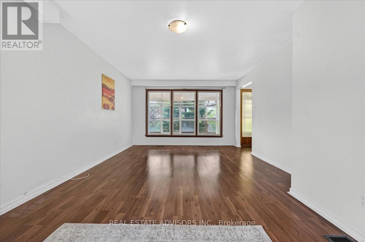 Large Brampton East bungalow with separate side entrance and second basement kitchen 5