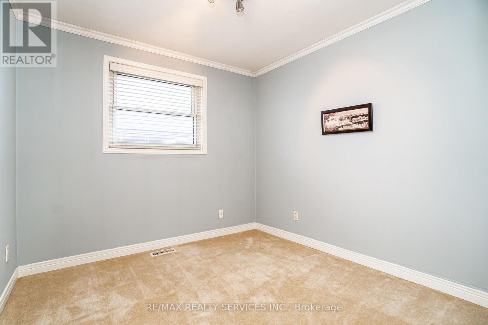 Renovated Brampton South bungalow with side entrance and finished basement, listed at $949,000 22