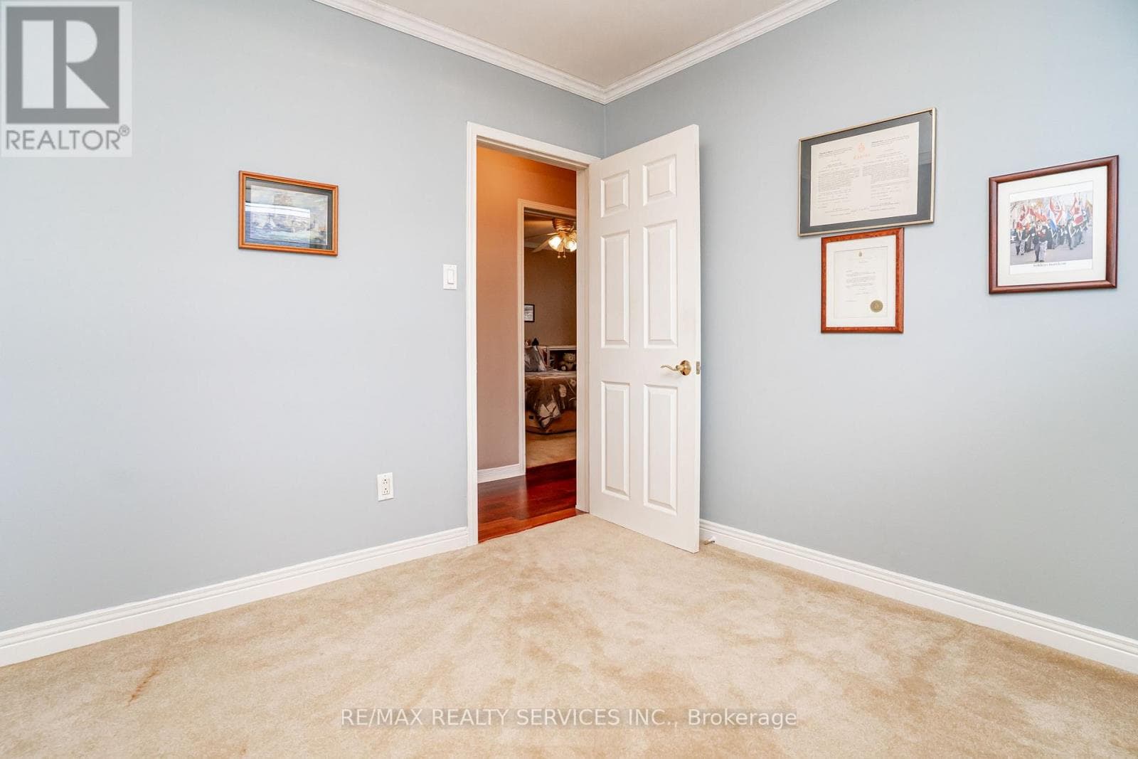 Renovated Brampton South bungalow with side entrance and finished basement, listed at $949,000 23