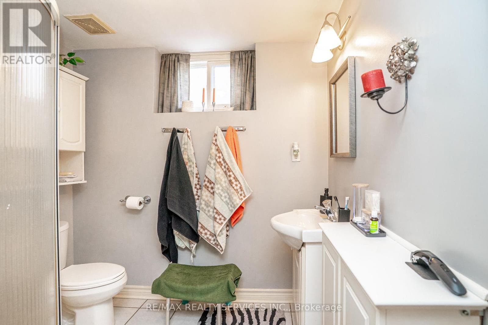 Renovated Brampton South bungalow with side entrance and finished basement, listed at $949,000 32