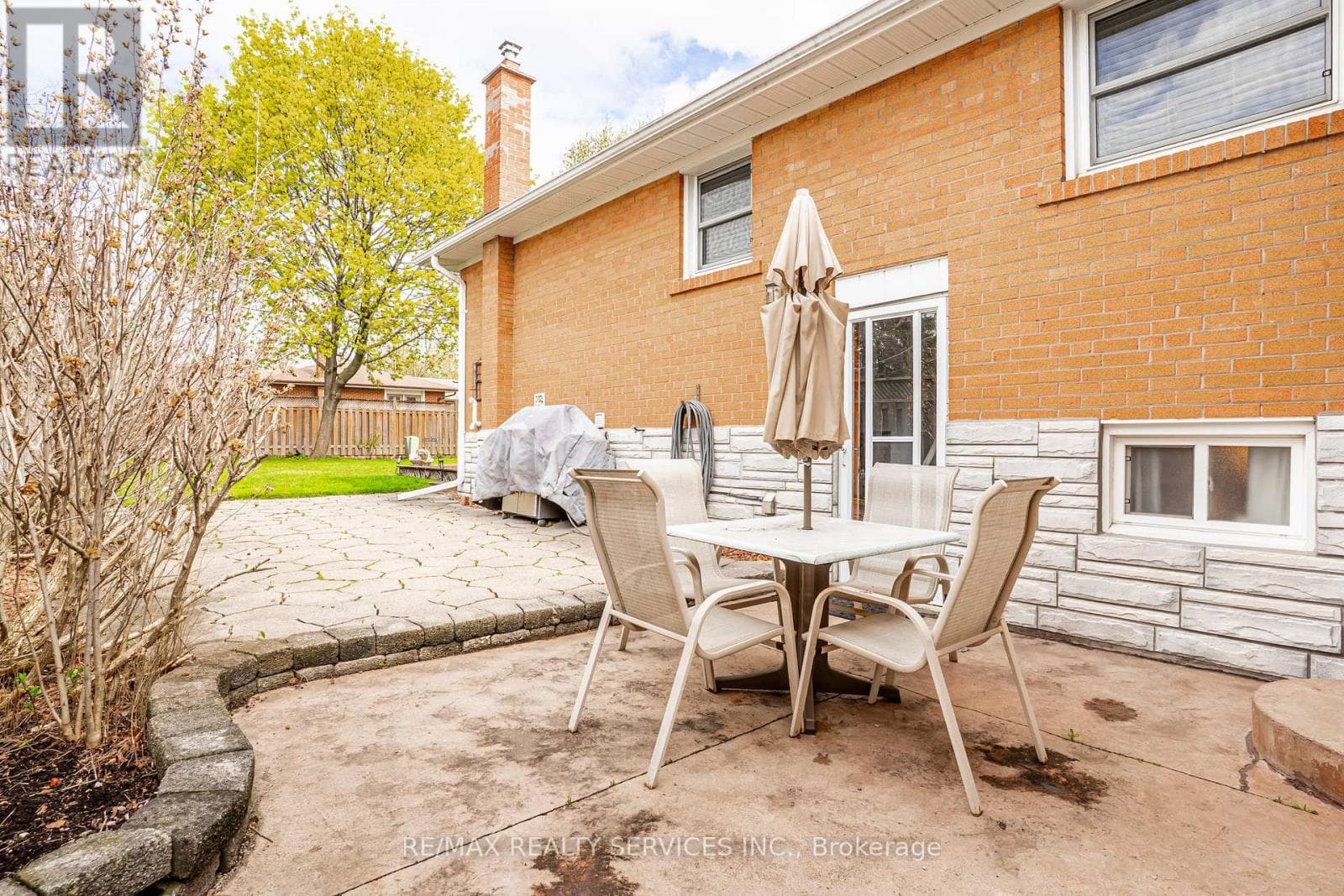 Renovated Brampton South bungalow with side entrance and finished basement, listed at $949,000 33