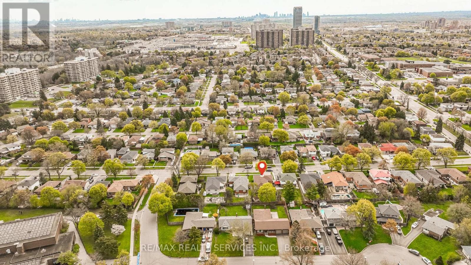 Renovated Brampton South bungalow with side entrance and finished basement, listed at $949,000 43