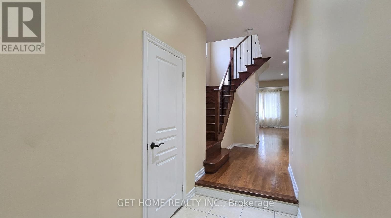 Credit Valley detached with legal 2-bed basement suite, steps to Mount Pleasant GO