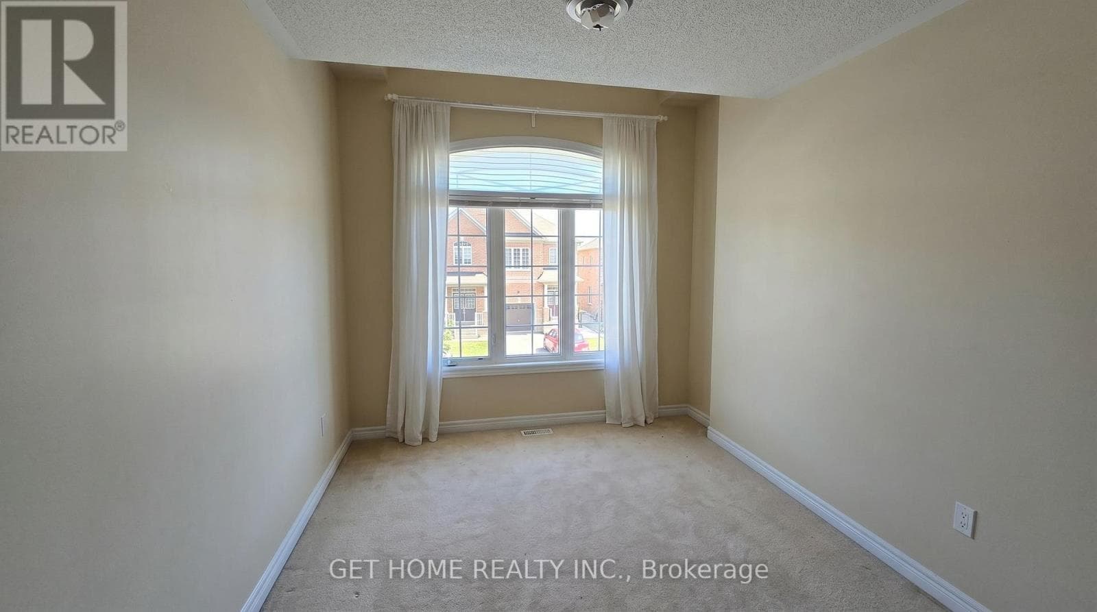Credit Valley detached with legal 2-bed basement suite, steps to Mount Pleasant GO 12