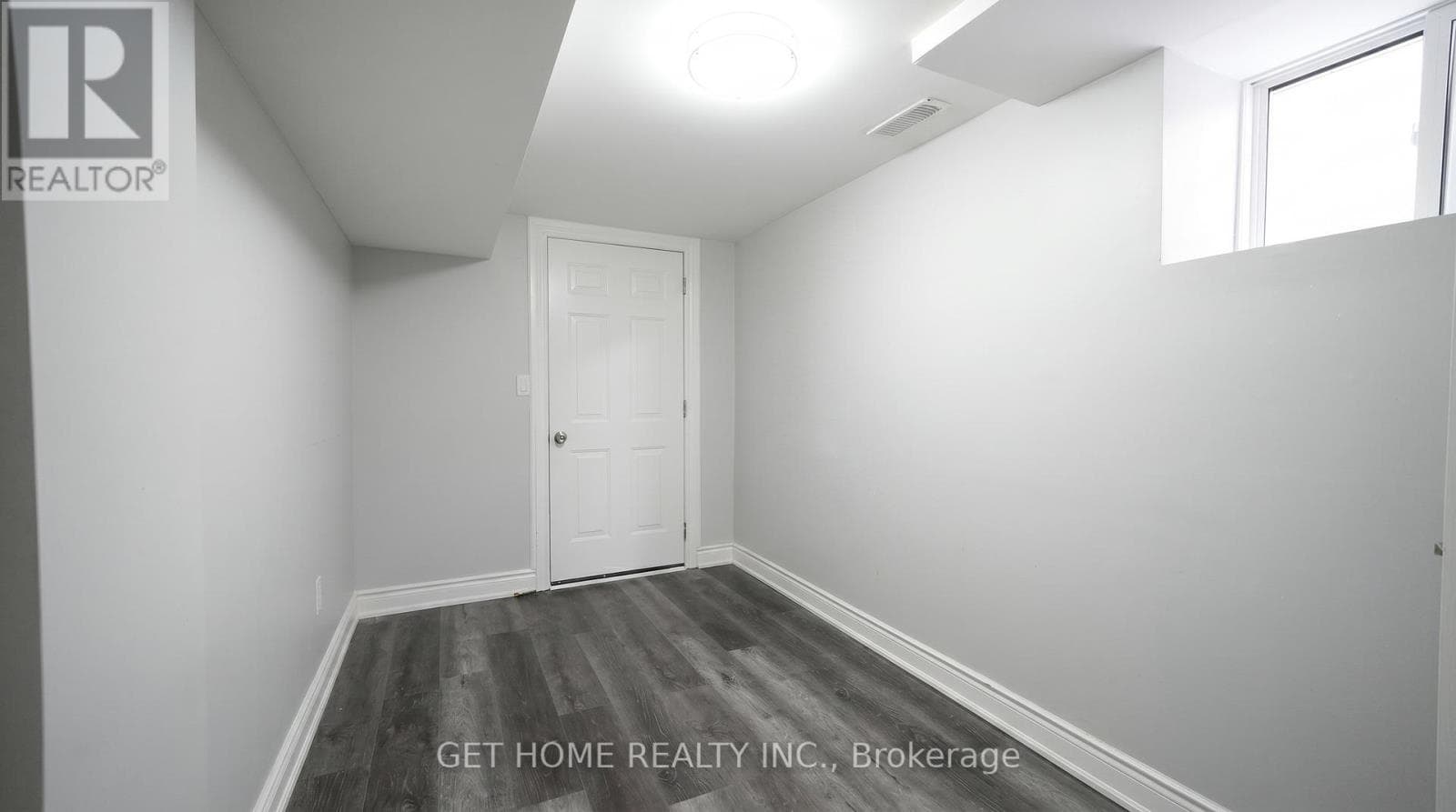 Credit Valley detached with legal 2-bed basement suite, steps to Mount Pleasant GO 19