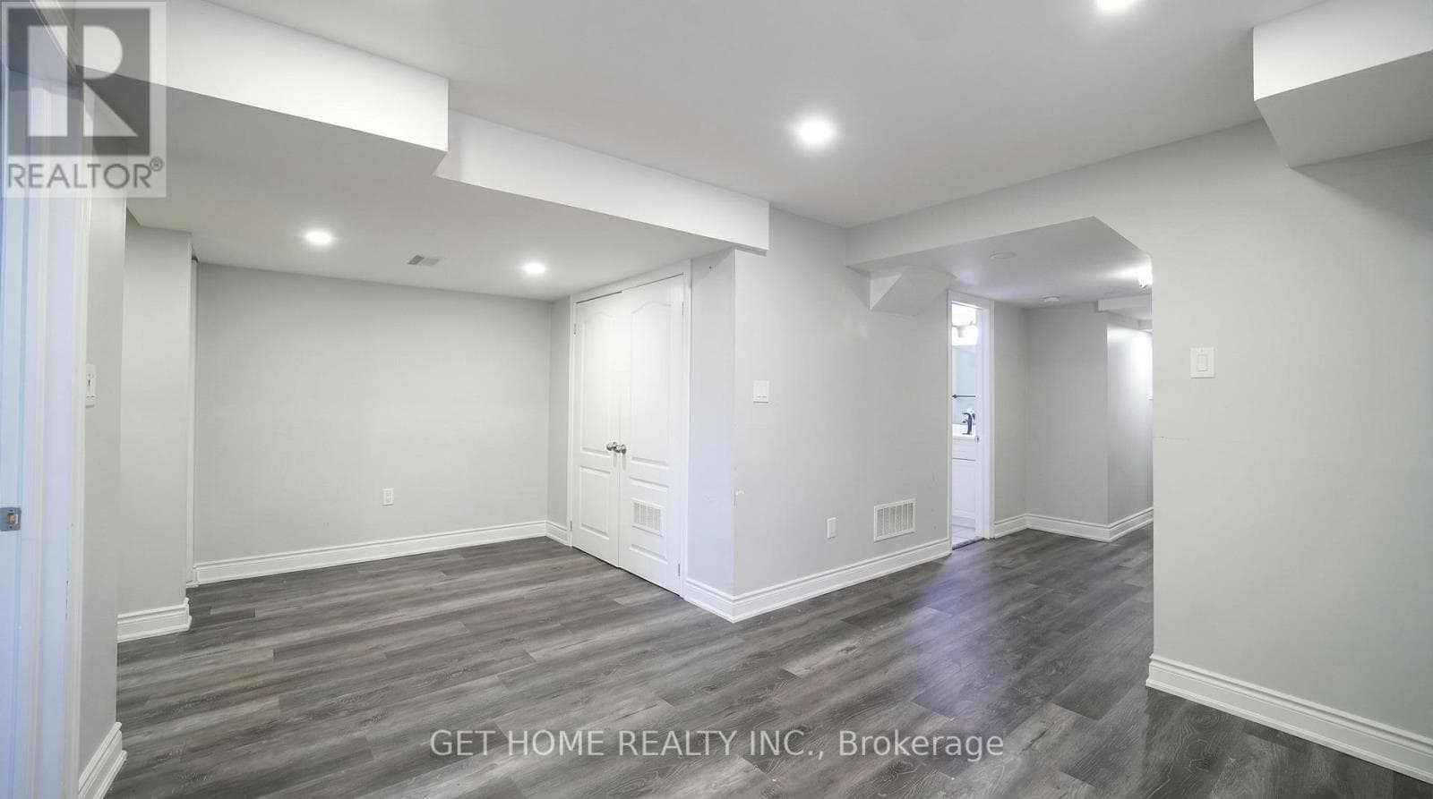 Credit Valley detached with legal 2-bed basement suite, steps to Mount Pleasant GO 21