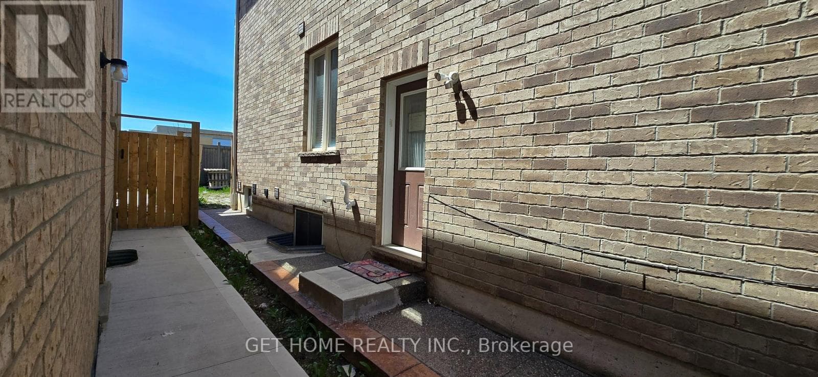 Credit Valley detached with legal 2-bed basement suite, steps to Mount Pleasant GO 22