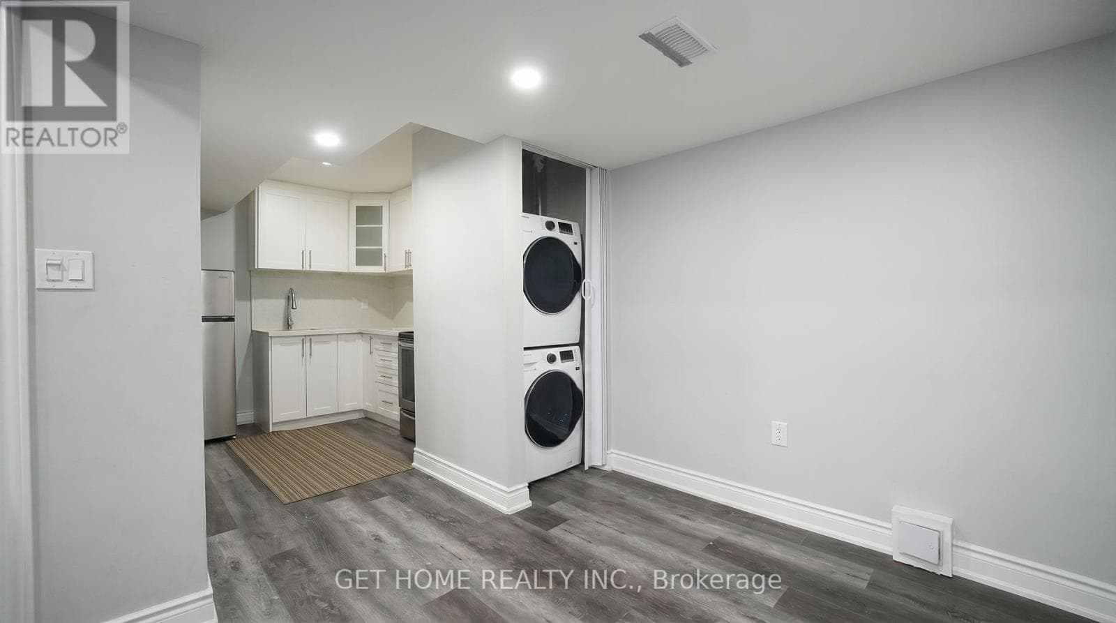Credit Valley detached with legal 2-bed basement suite, steps to Mount Pleasant GO 23