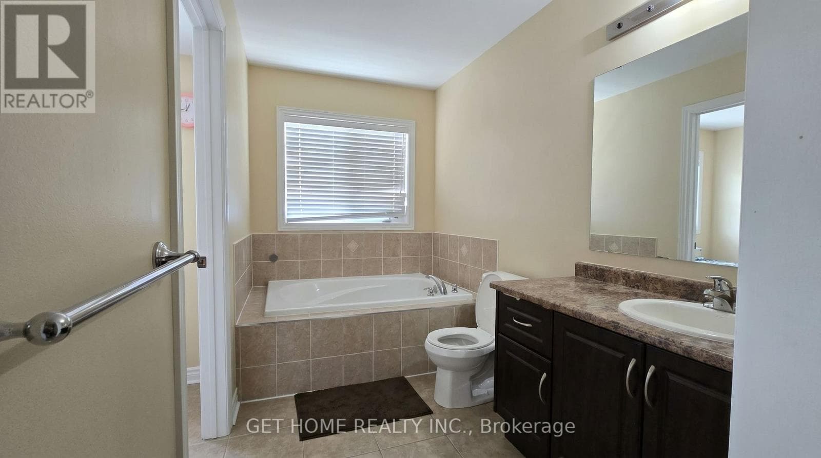 Credit Valley detached with legal 2-bed basement suite, steps to Mount Pleasant GO 27