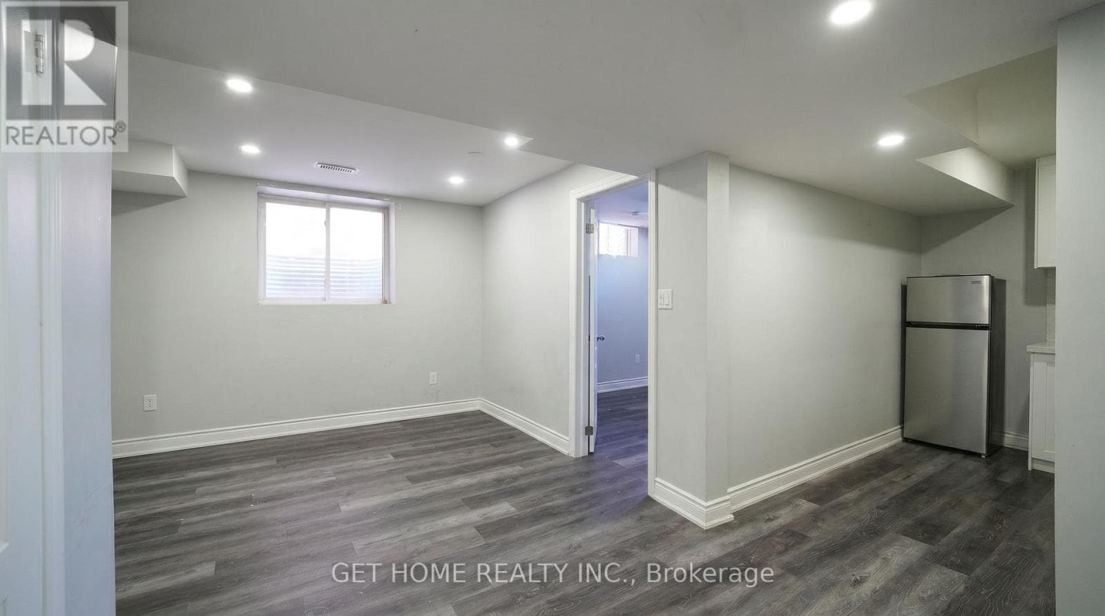 Credit Valley detached with legal 2-bed basement suite, steps to Mount Pleasant GO 28