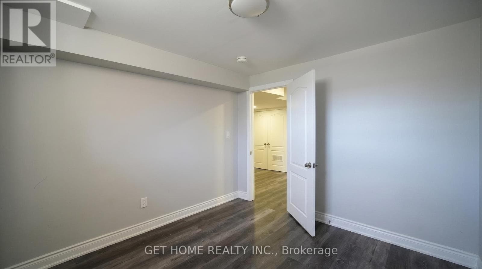 Credit Valley detached with legal 2-bed basement suite, steps to Mount Pleasant GO 31