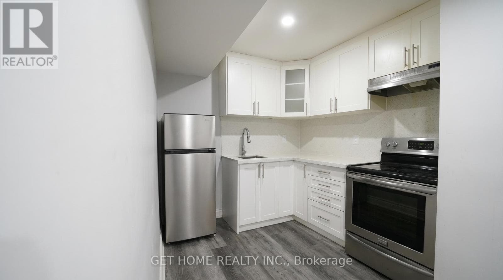 Credit Valley detached with legal 2-bed basement suite, steps to Mount Pleasant GO 32