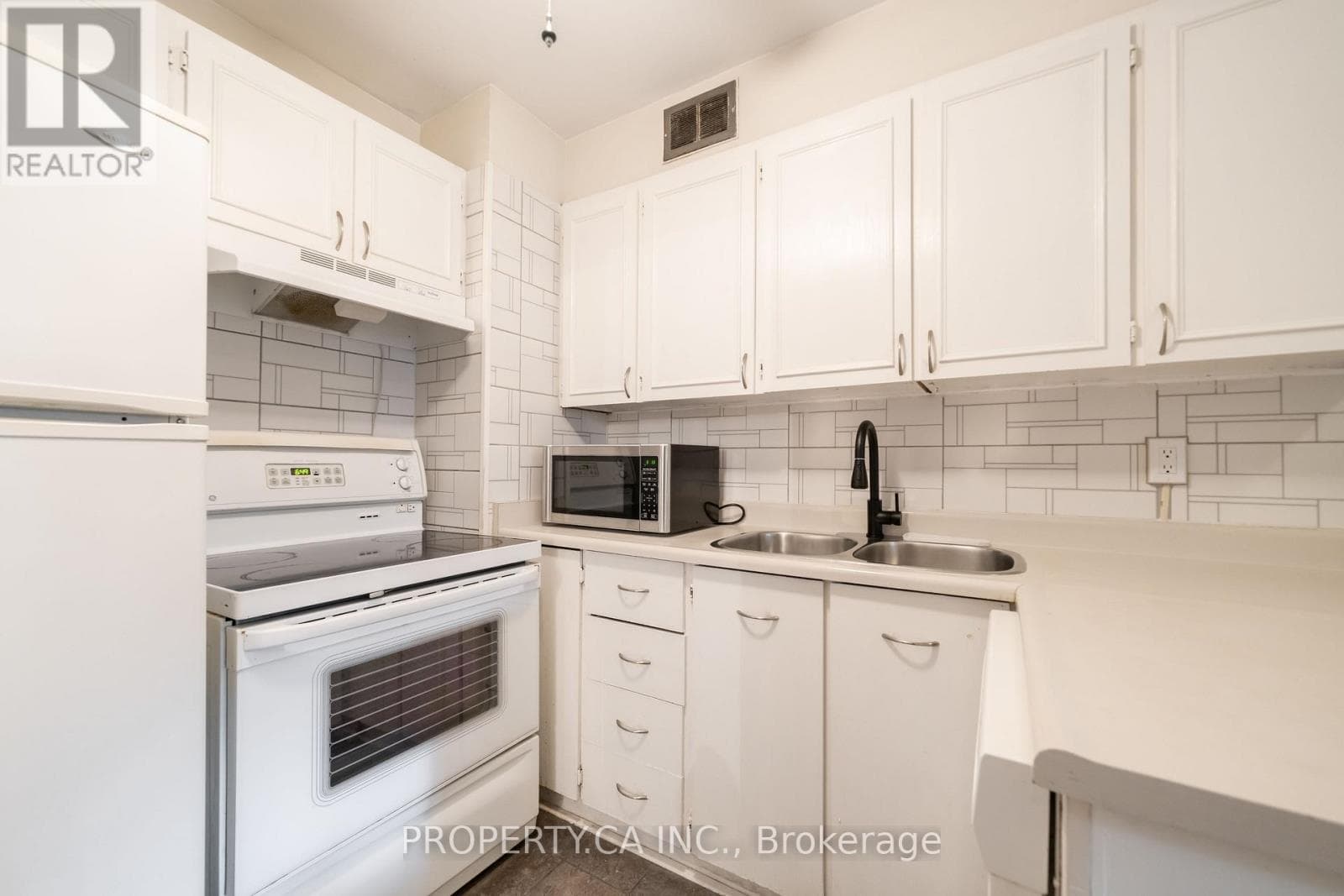 1,080 sqft 2-bed condo steps to Finch West LRT and York University, $489,000 14