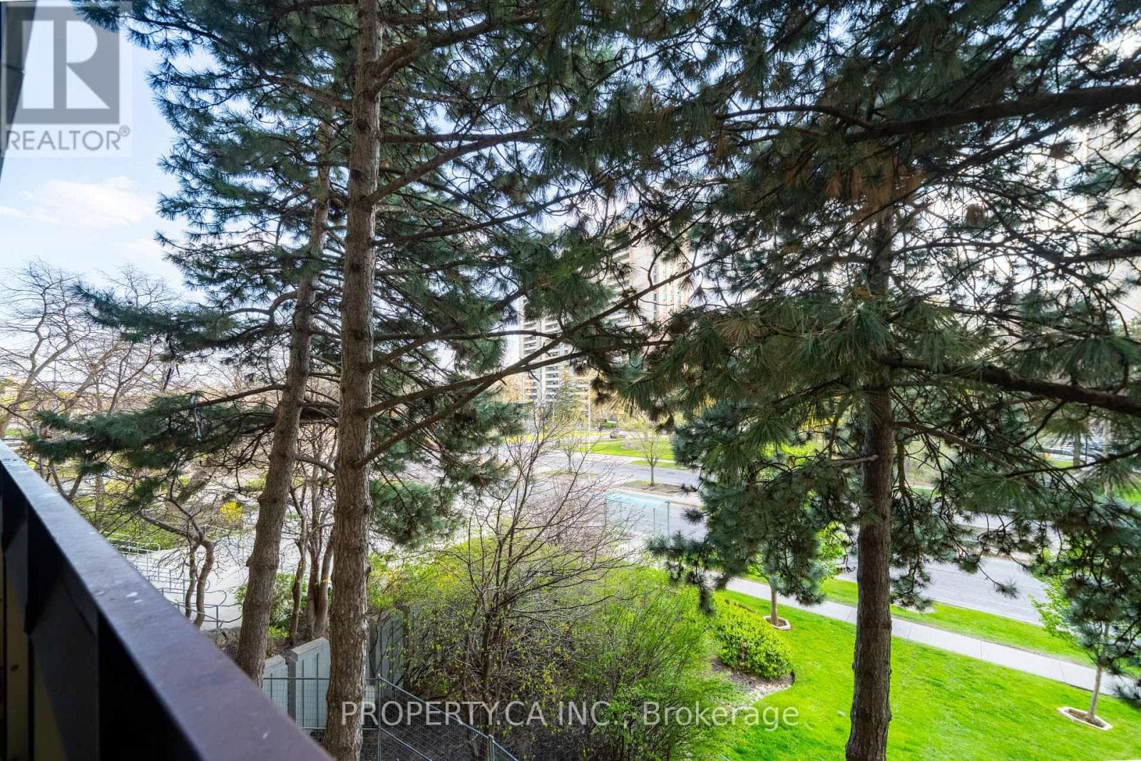 1,080 sqft 2-bed condo steps to Finch West LRT and York University, $489,000 24