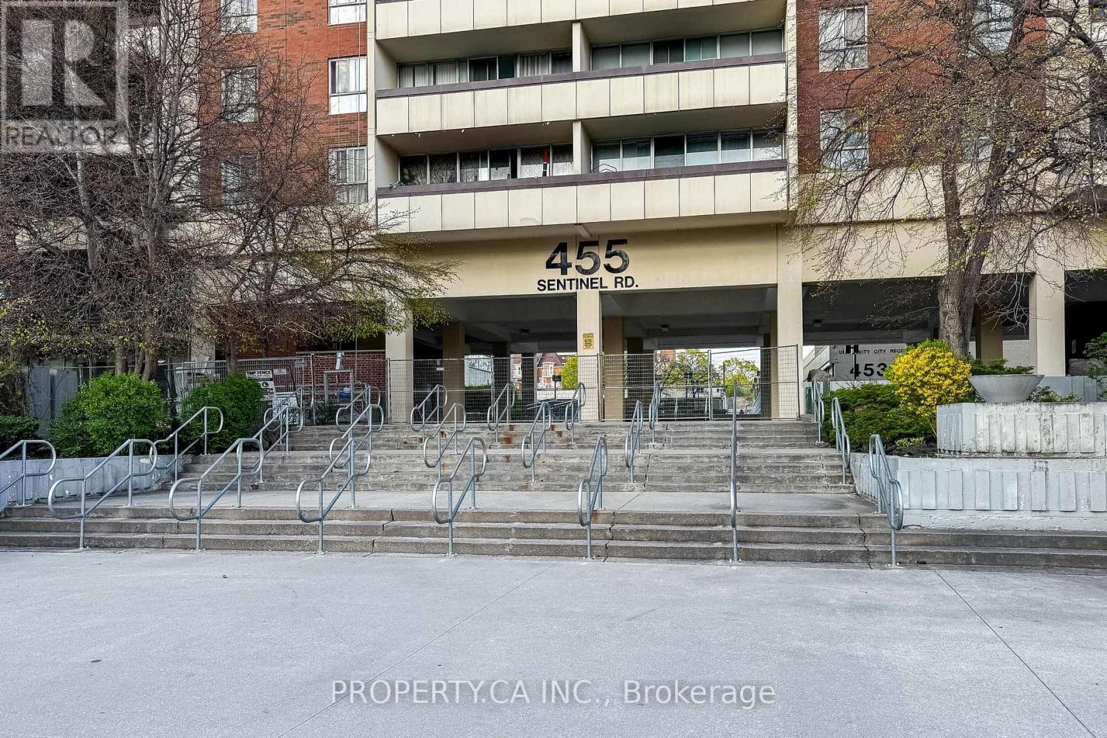 1,080 sqft 2-bed condo steps to Finch West LRT and York University, $489,000 27