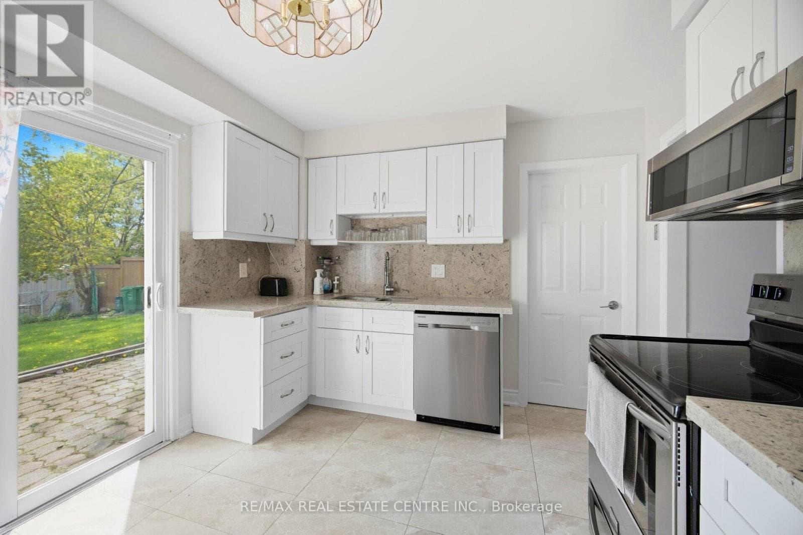 Bramalea 4-bed detached on 55x120 lot with finished 1-bed basement apartment and separate entrance 10