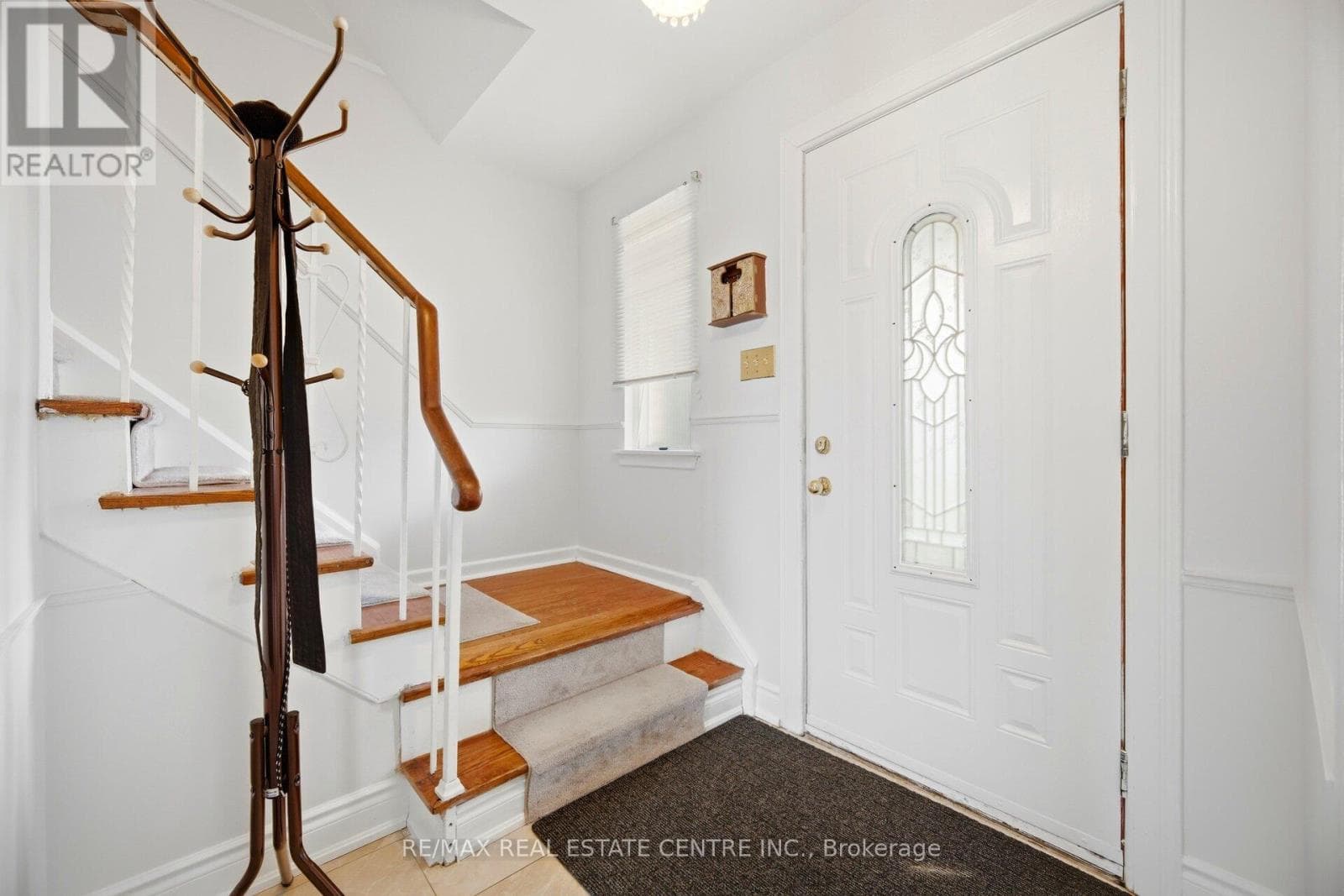 Bramalea 4-bed detached on 55x120 lot with finished 1-bed basement apartment and separate entrance 12