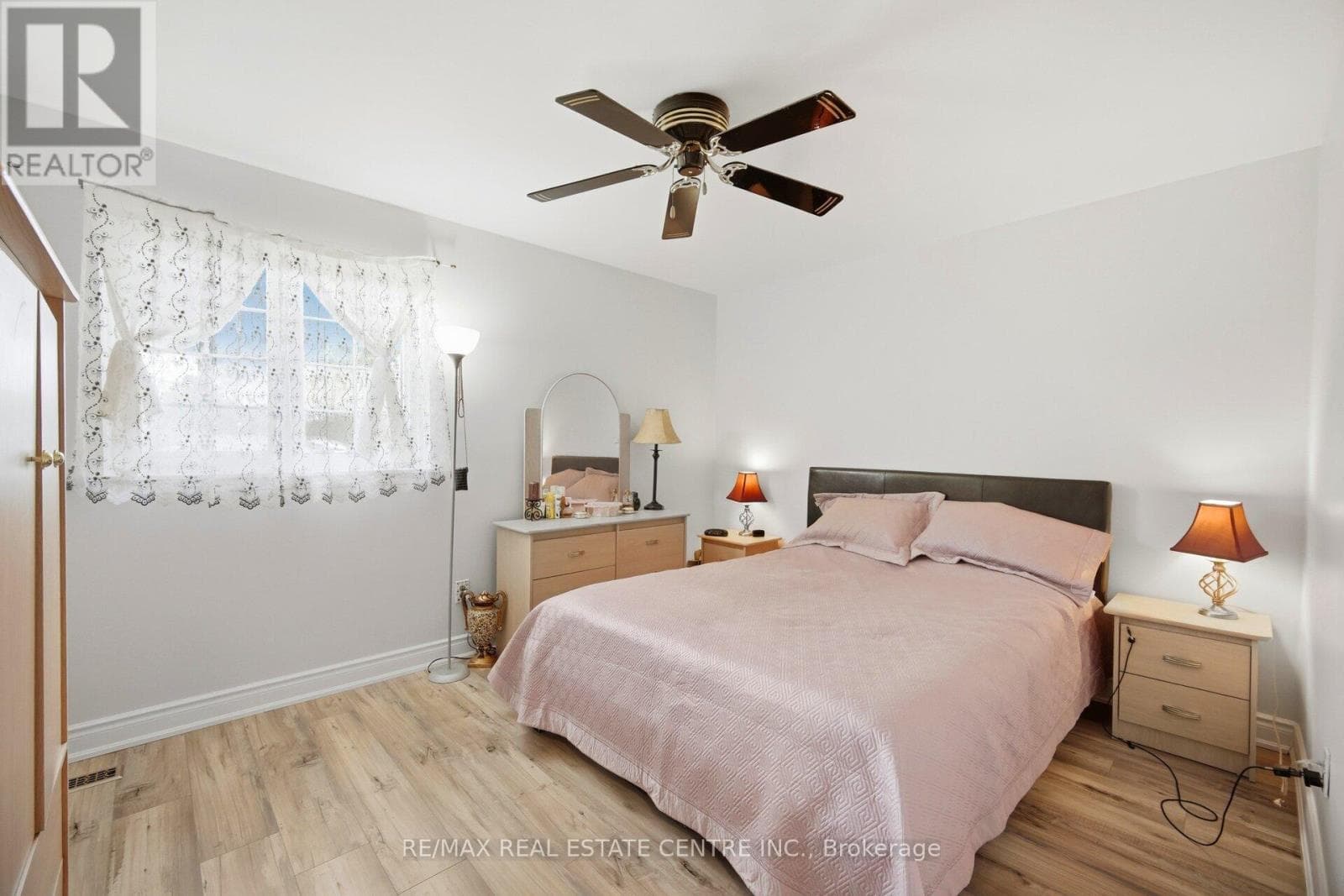 Bramalea 4-bed detached on 55x120 lot with finished 1-bed basement apartment and separate entrance 13