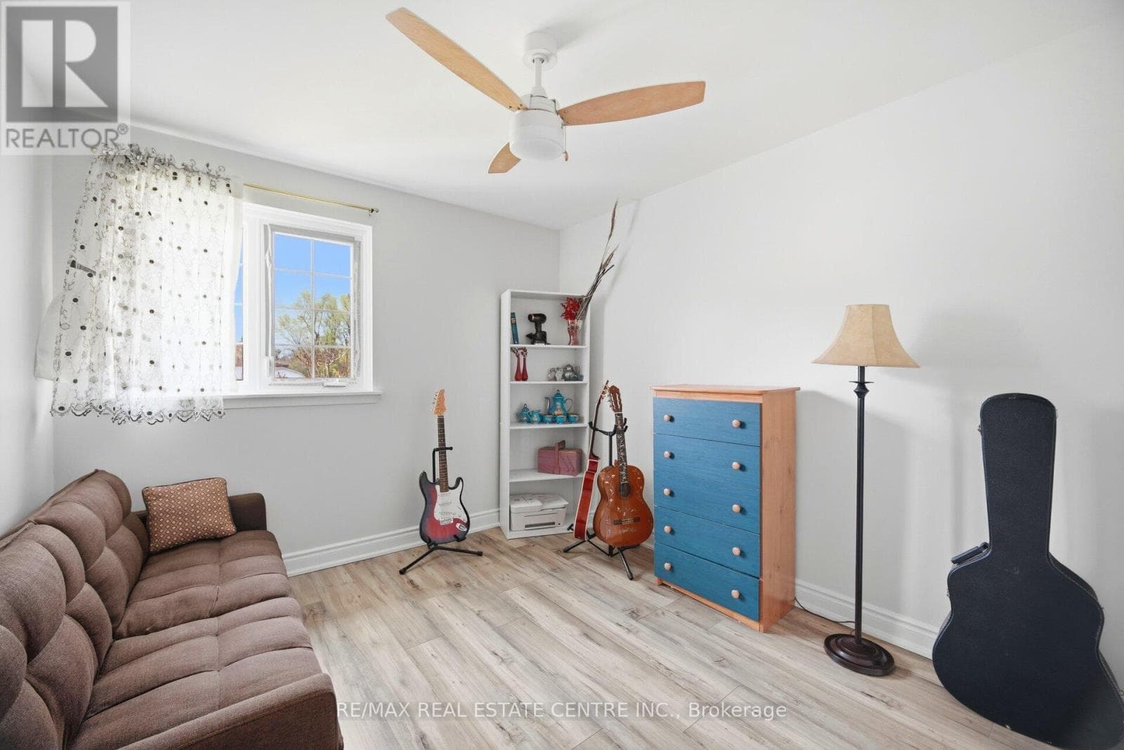 Bramalea 4-bed detached on 55x120 lot with finished 1-bed basement apartment and separate entrance 16