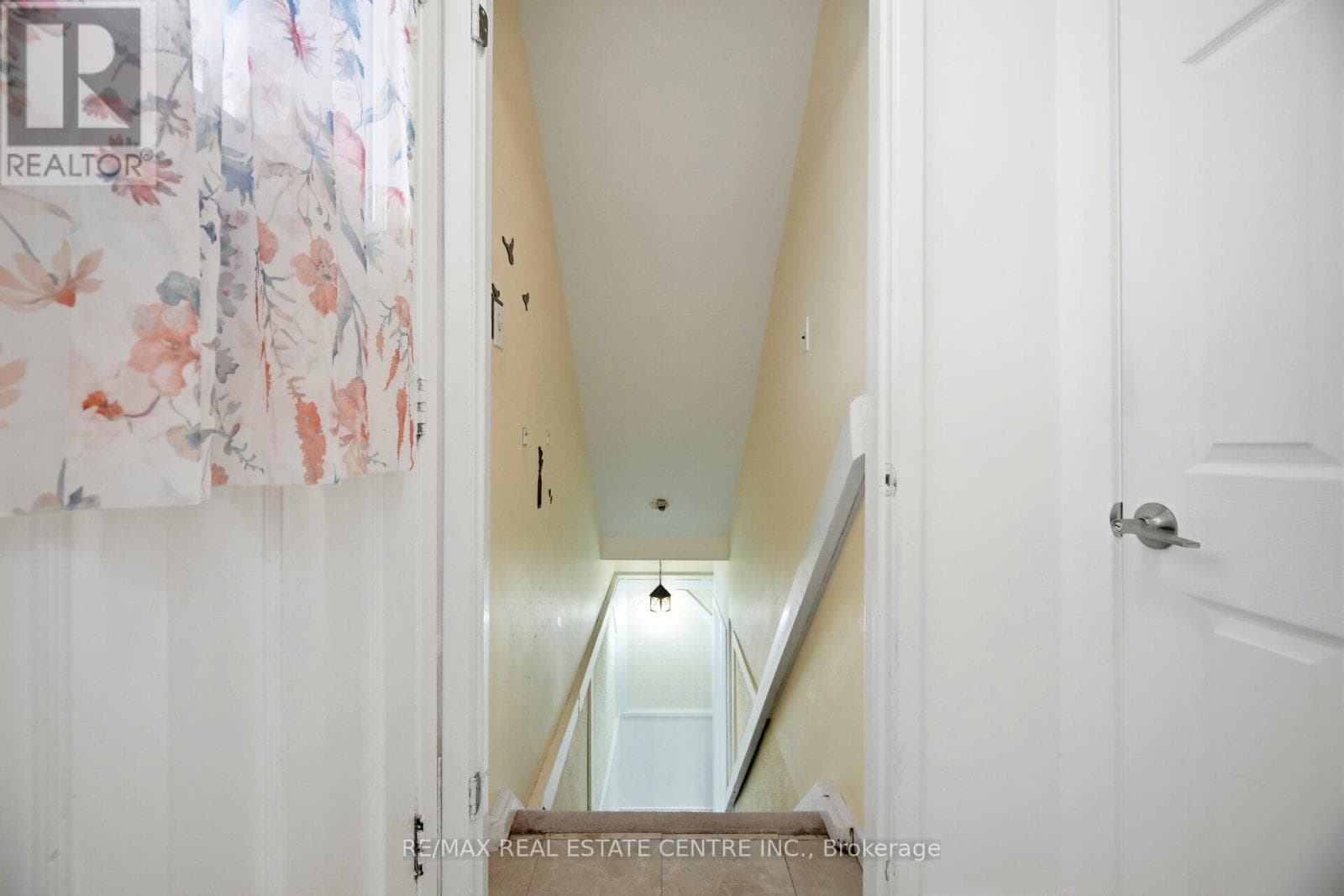 Bramalea 4-bed detached on 55x120 lot with finished 1-bed basement apartment and separate entrance 18