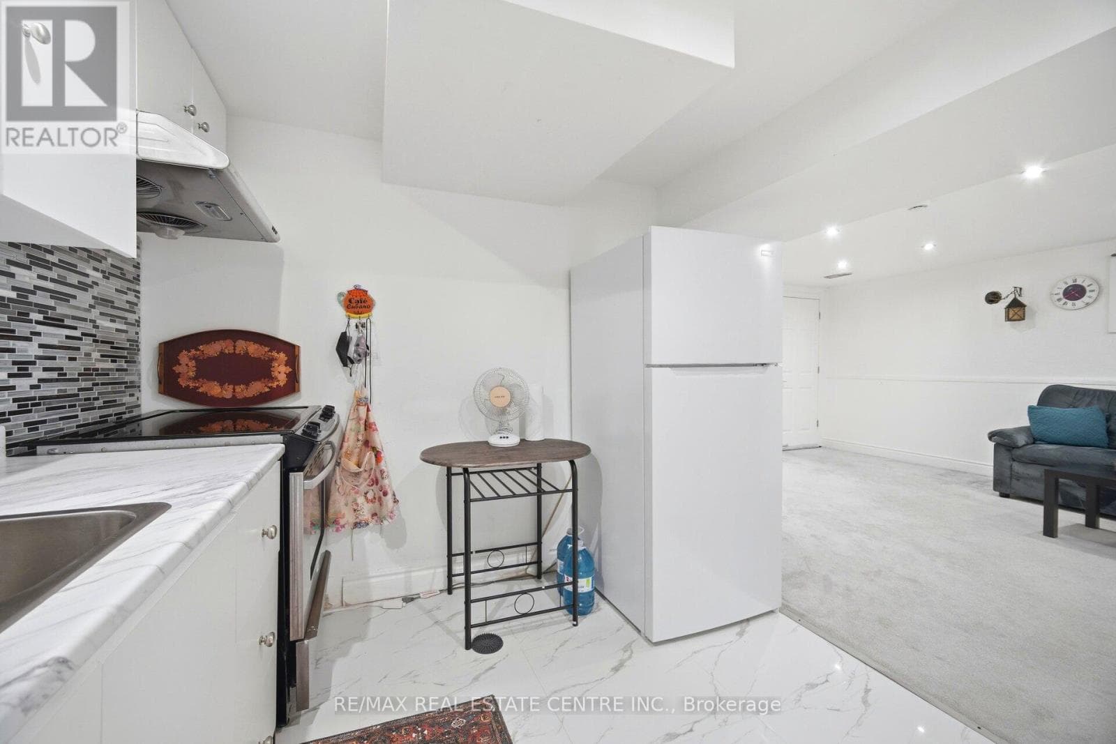 Bramalea 4-bed detached on 55x120 lot with finished 1-bed basement apartment and separate entrance 21