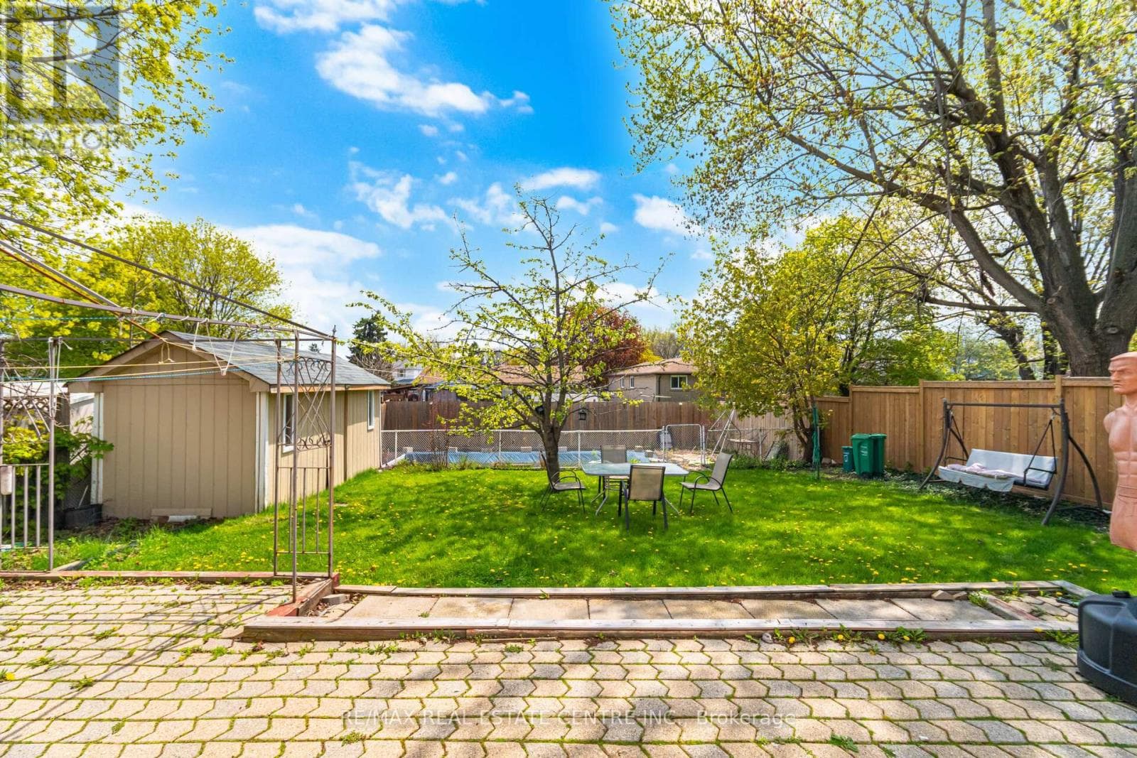 Bramalea 4-bed detached on 55x120 lot with finished 1-bed basement apartment and separate entrance 24
