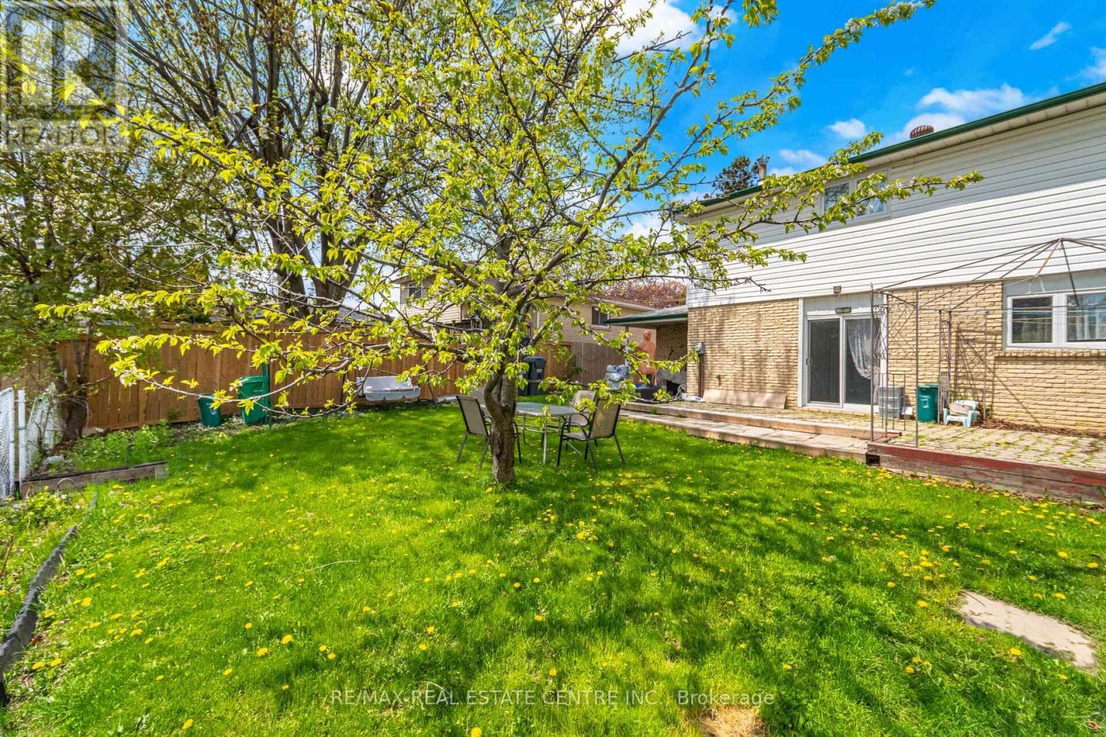 Bramalea 4-bed detached on 55x120 lot with finished 1-bed basement apartment and separate entrance 26