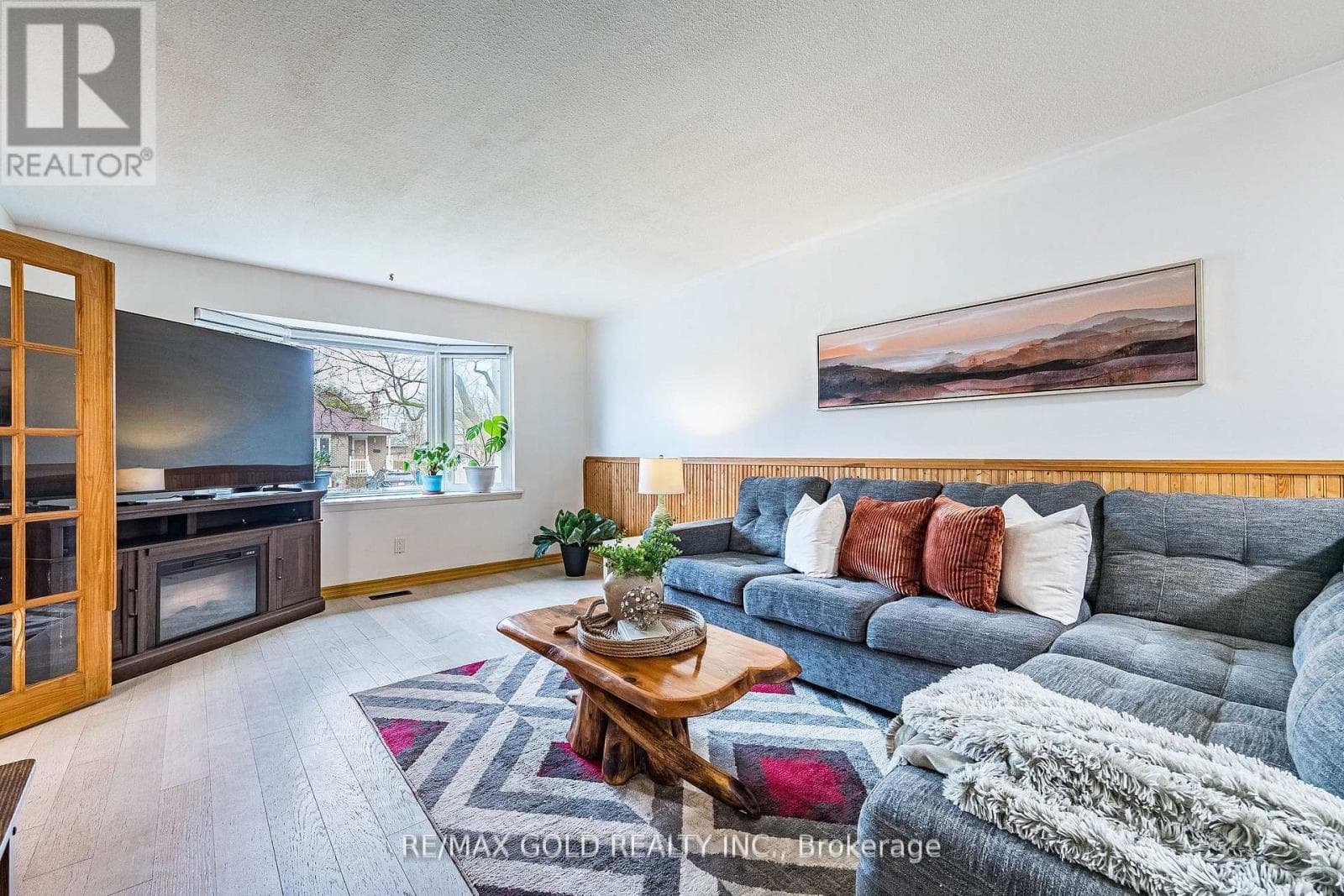 Brampton North 4-bed with separate side entrance and finished basement, priced at $699,900 12