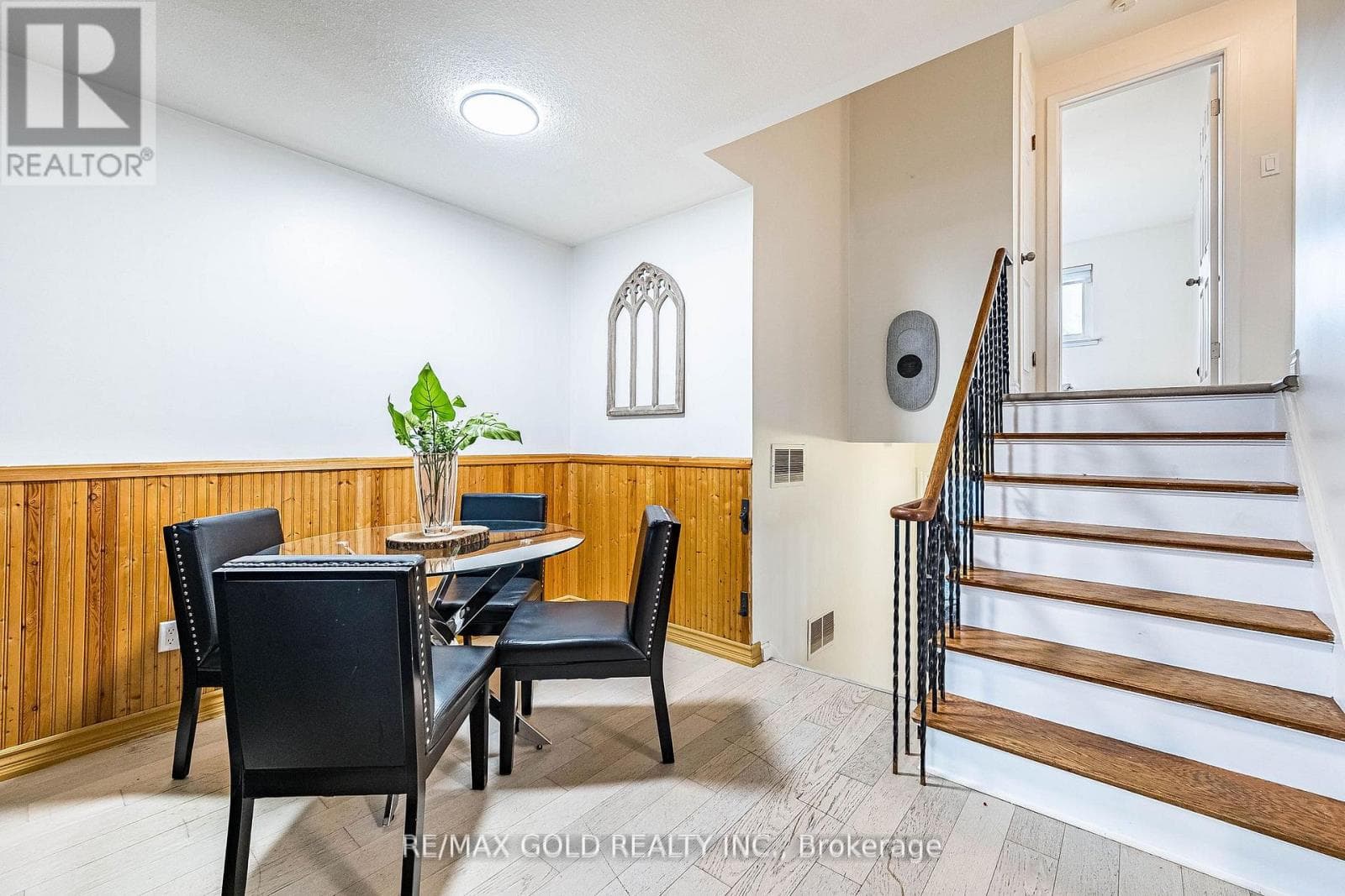 Brampton North 4-bed with separate side entrance and finished basement, priced at $699,900 15