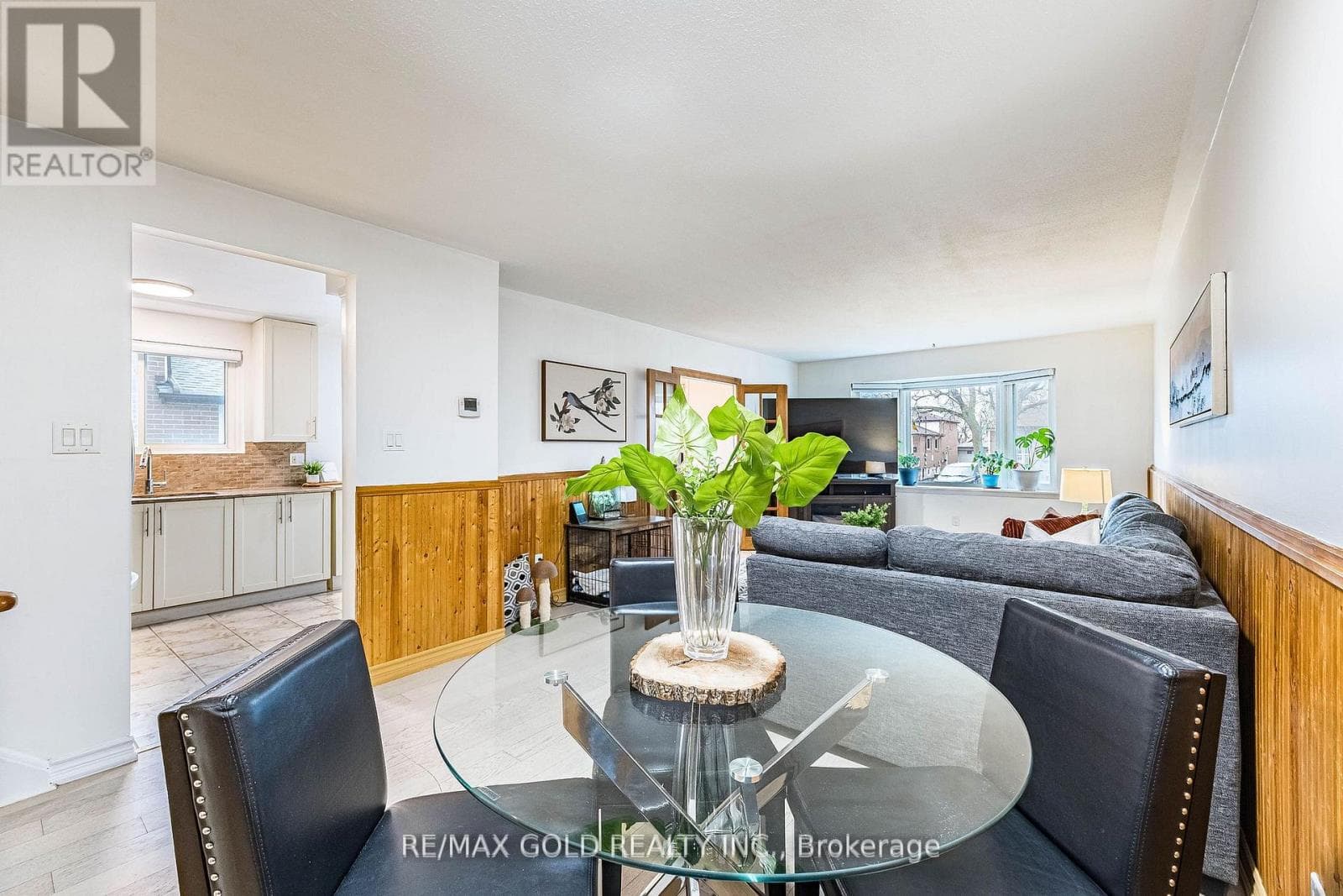 Brampton North 4-bed with separate side entrance and finished basement, priced at $699,900 16