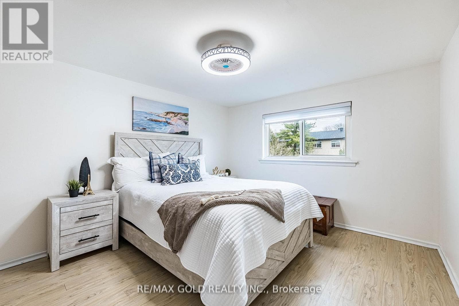 Brampton North 4-bed with separate side entrance and finished basement, priced at $699,900 17