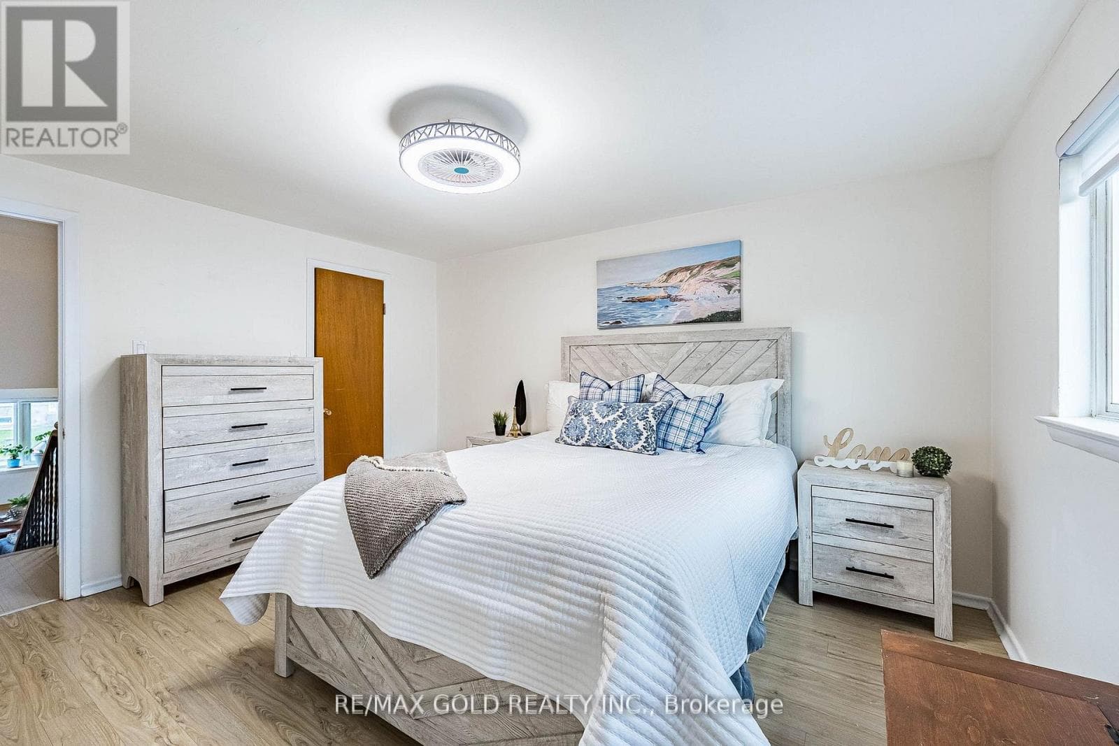 Brampton North 4-bed with separate side entrance and finished basement, priced at $699,900 18