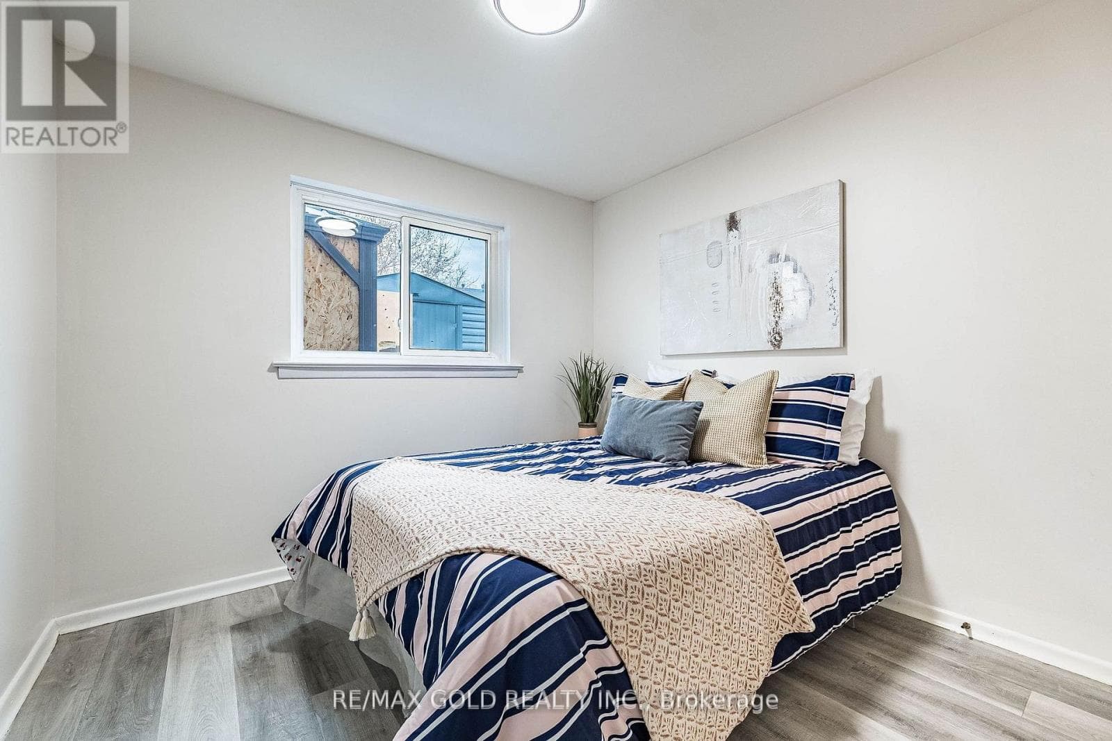 Brampton North 4-bed with separate side entrance and finished basement, priced at $699,900 24
