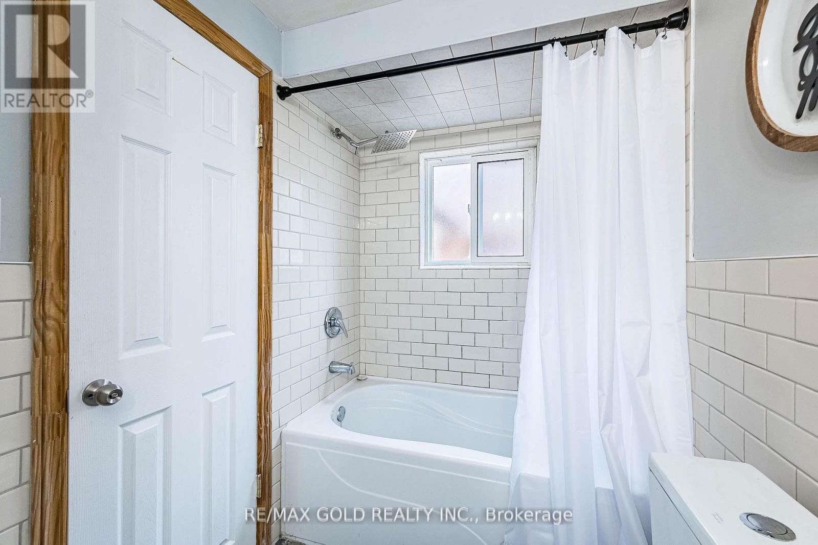 Brampton North 4-bed with separate side entrance and finished basement, priced at $699,900 29