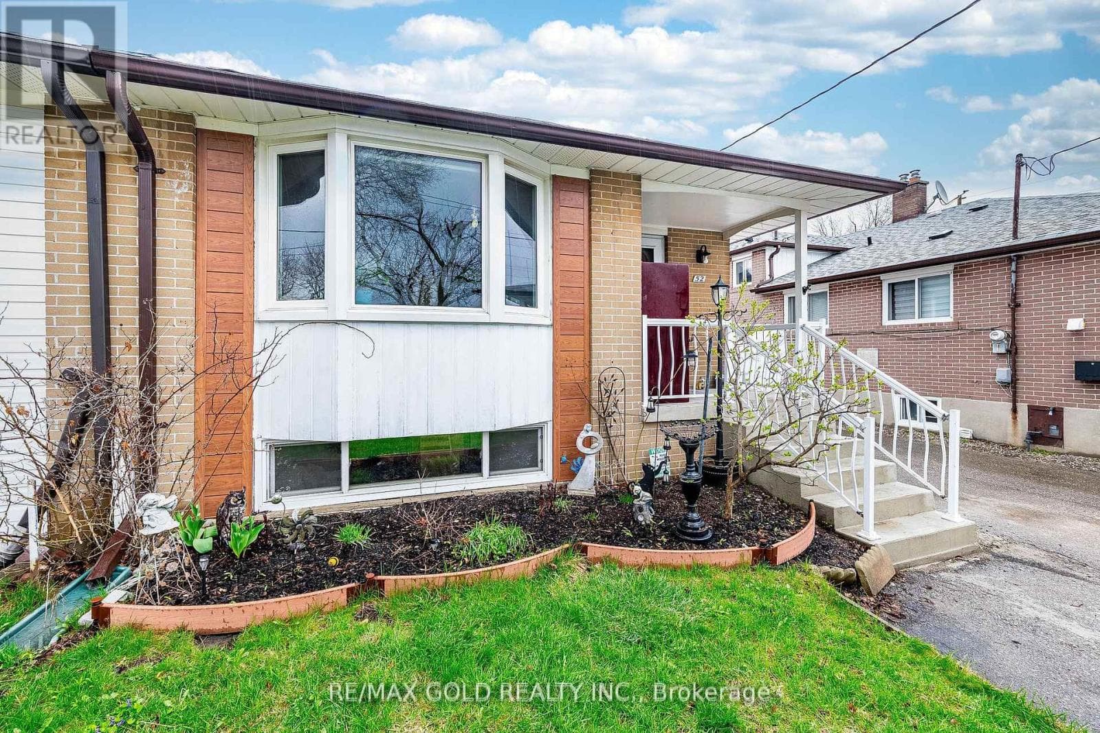 Brampton North 4-bed with separate side entrance and finished basement, priced at $699,900 3