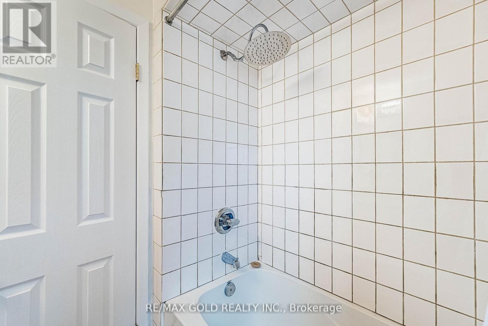 Brampton North 4-bed with separate side entrance and finished basement, priced at $699,900 31