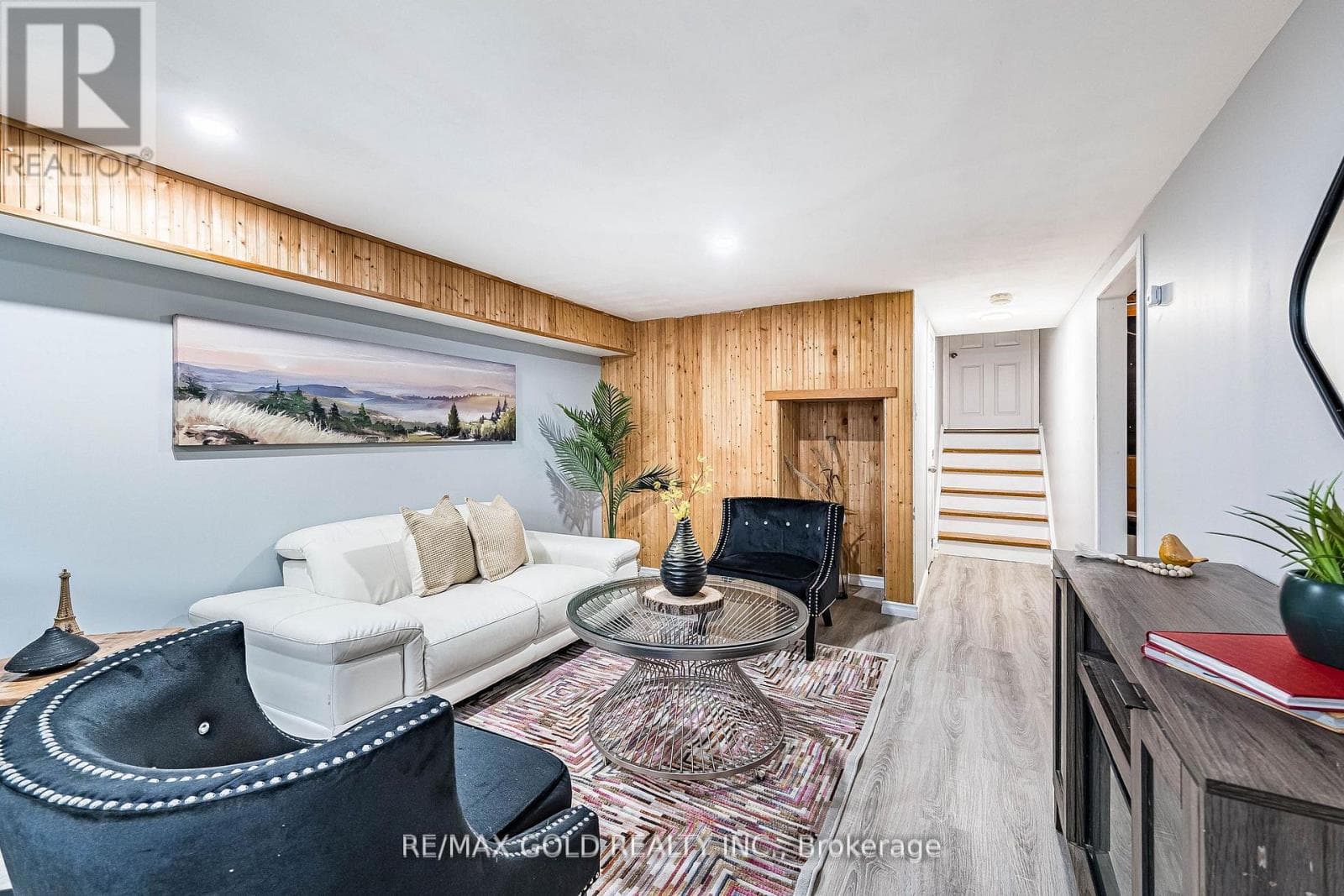 Brampton North 4-bed with separate side entrance and finished basement, priced at $699,900 35