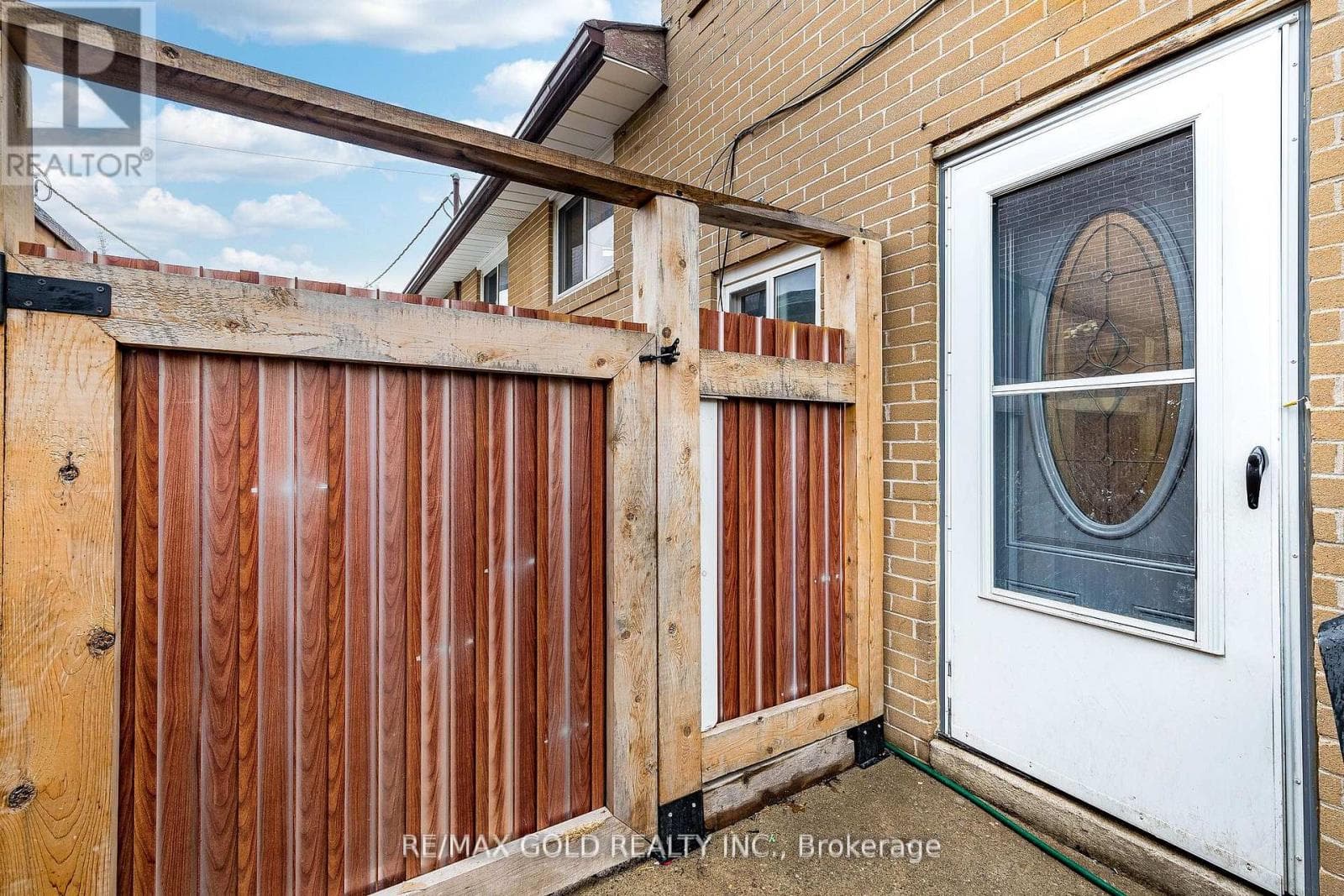 Brampton North 4-bed with separate side entrance and finished basement, priced at $699,900 38