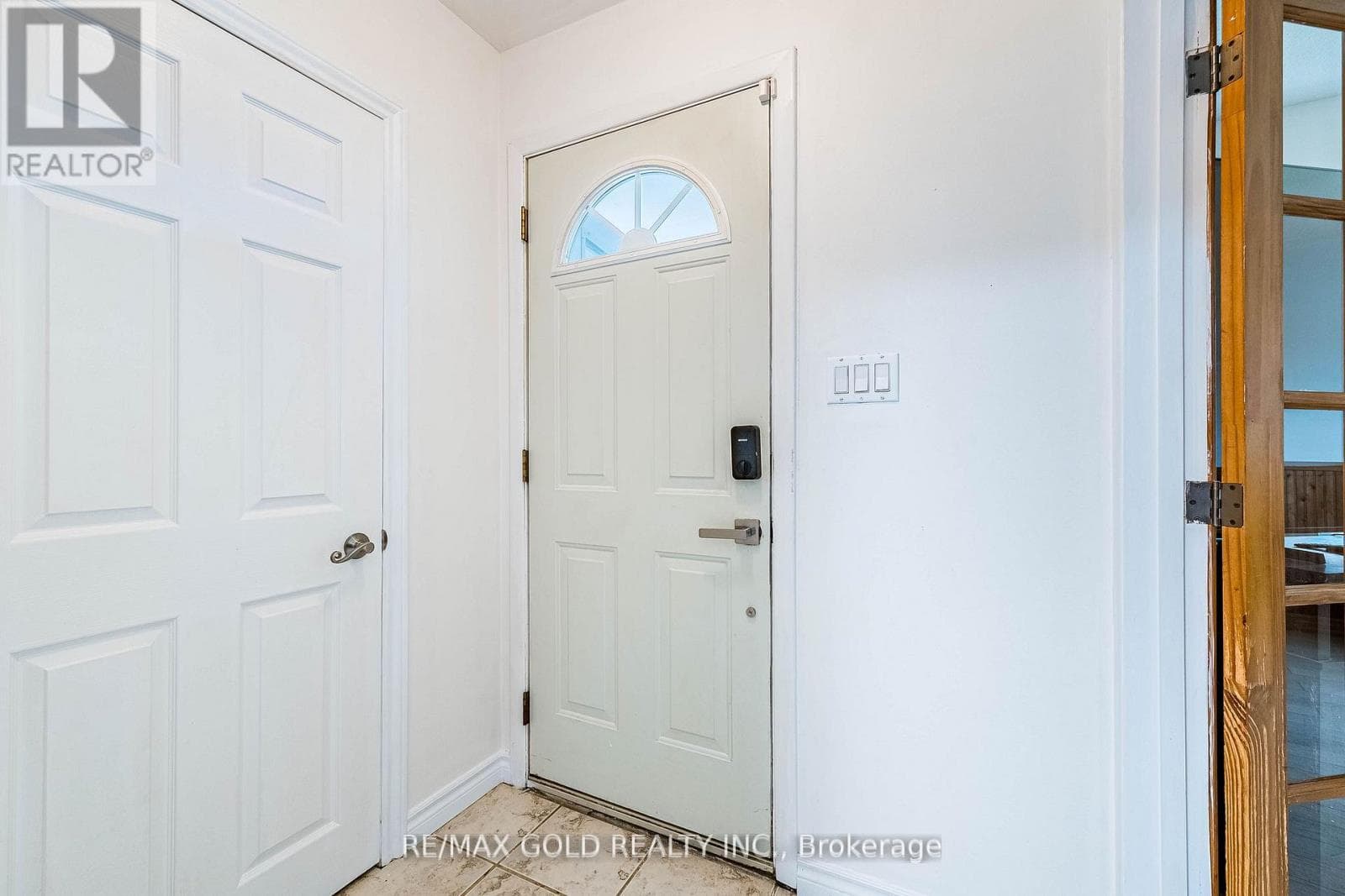 Brampton North 4-bed with separate side entrance and finished basement, priced at $699,900 4