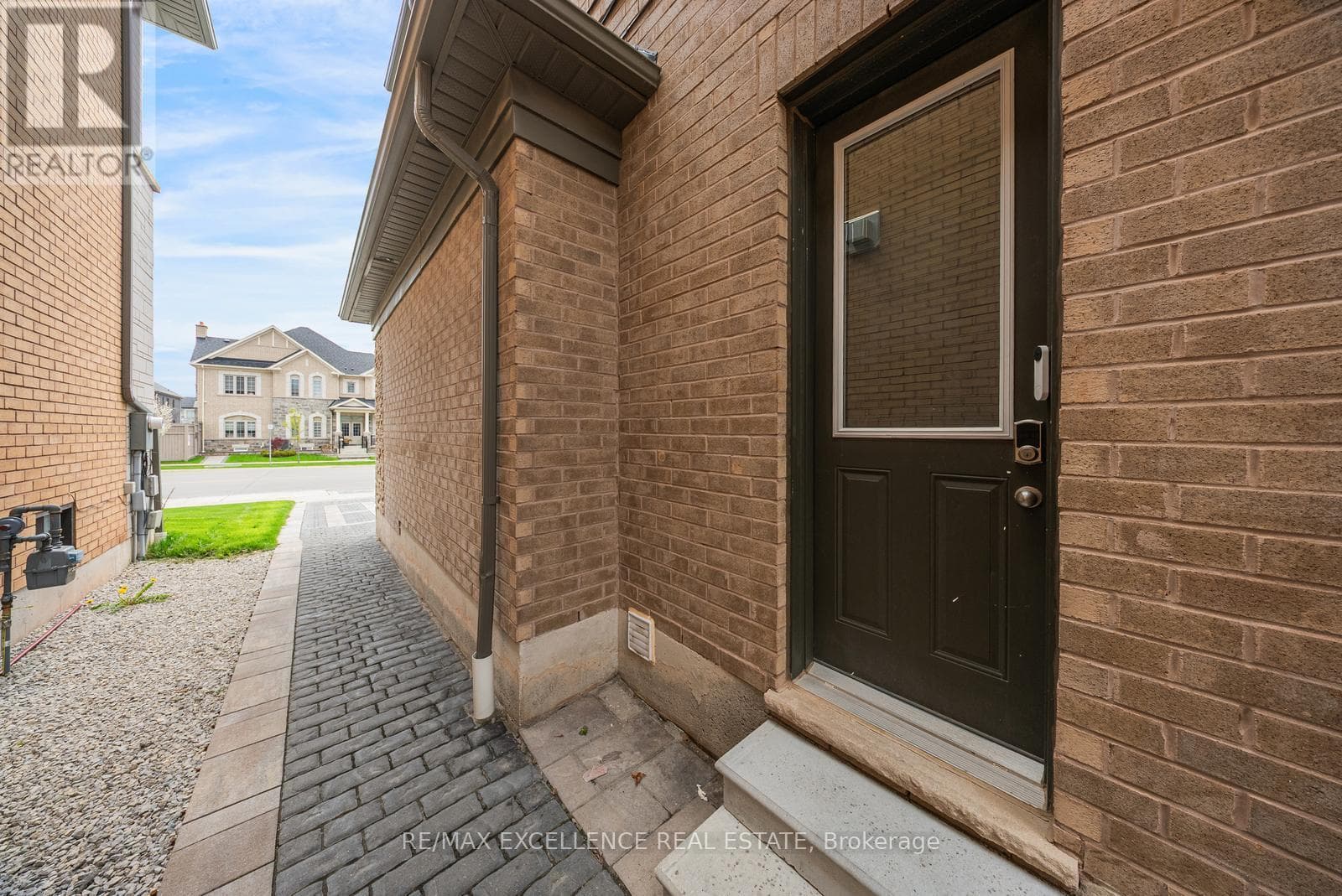 Northwest Brampton luxury detached with legal 2-bed basement and separate studio, listed at $1,599,999 48