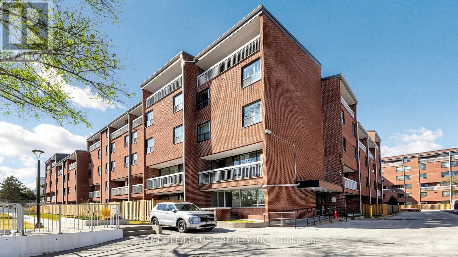 West Hill 3-bed bi-level condo townhouse with 2 kitchens and 3 separate entrances, listed at $379,000